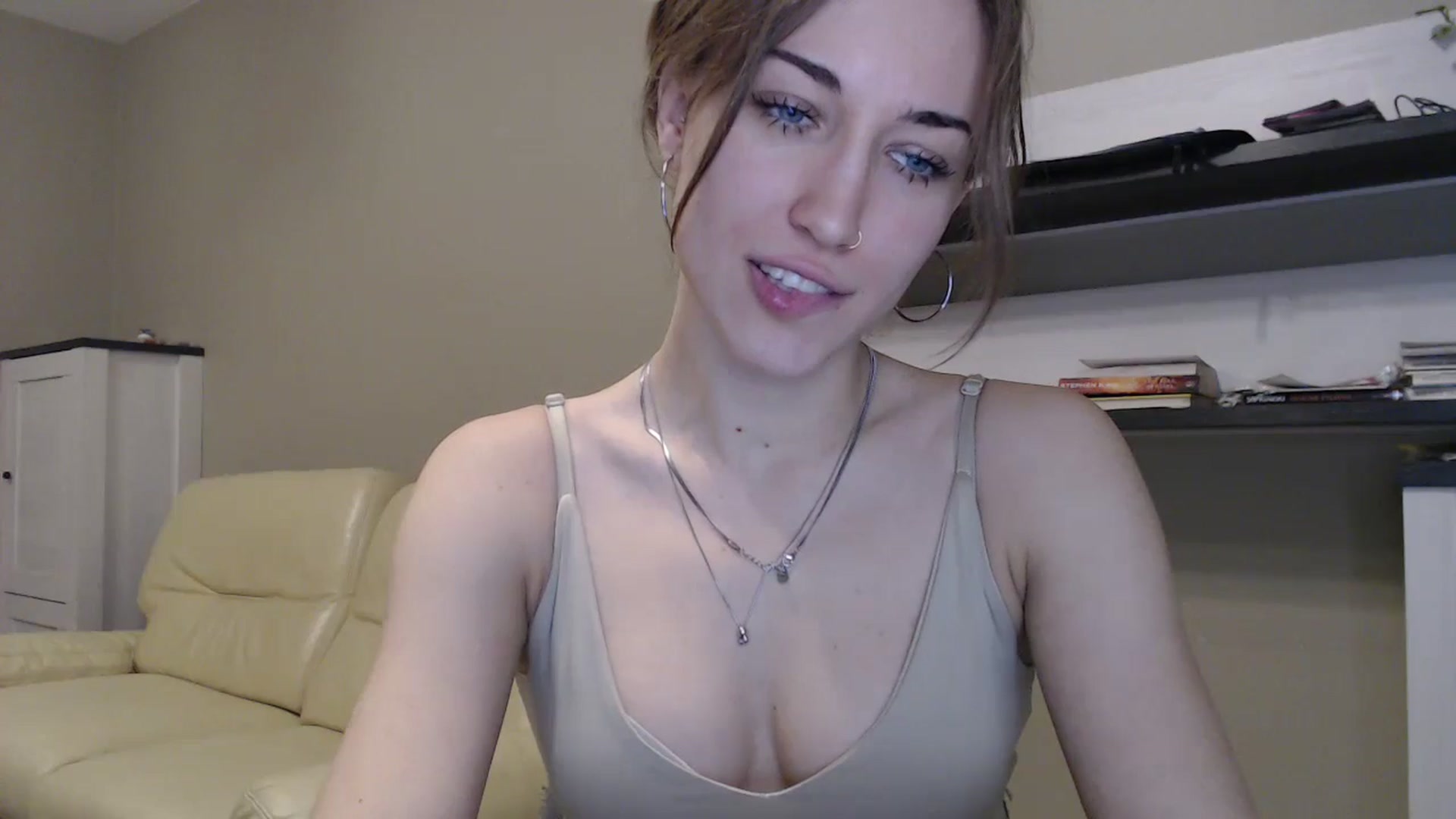 Gallery image thumbnail from GalaxyAnisia's myfreecams stream on, 11/10/2024, 20:16 image 8 of 20