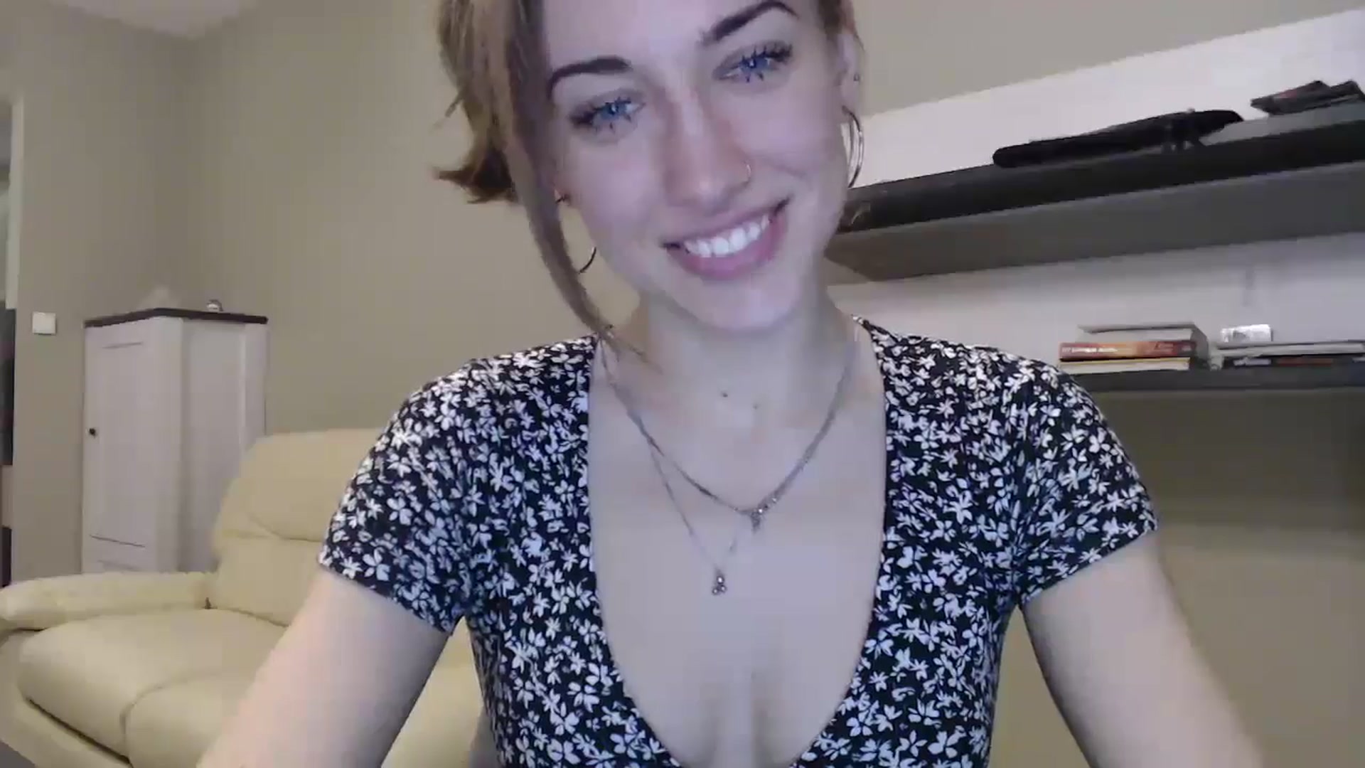 Gallery image thumbnail from GalaxyAnisia's myfreecams stream on, 11/14/2024, 18:38 image 10 of 20