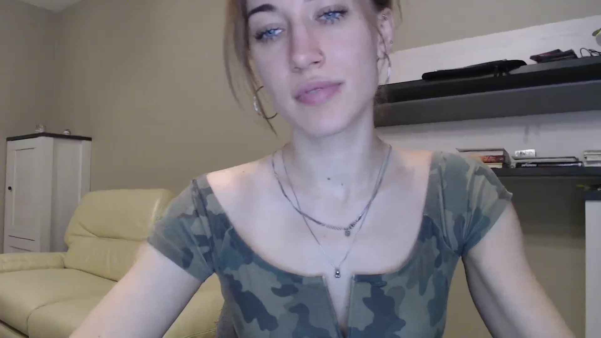 Gallery image thumbnail from GalaxyAnisia's myfreecams stream on, 11/17/2024, 20:21 image 14 of 20