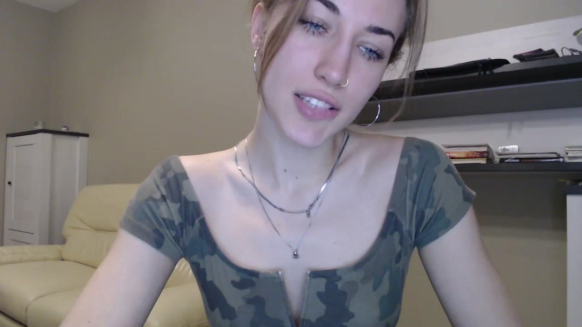Gallery image thumbnail from GalaxyAnisia's myfreecams stream on, 11/17/2024, 20:21 image 17 of 20