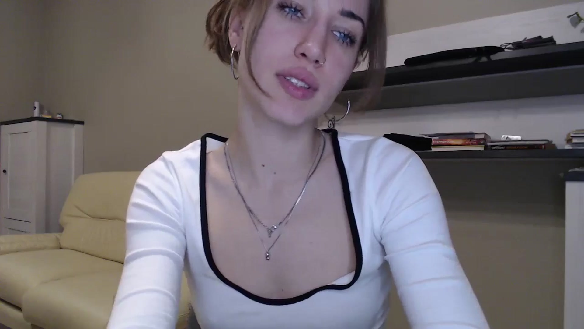Gallery image thumbnail from GalaxyAnisia's myfreecams stream on, 11/19/2024, 18:17 image 13 of 20