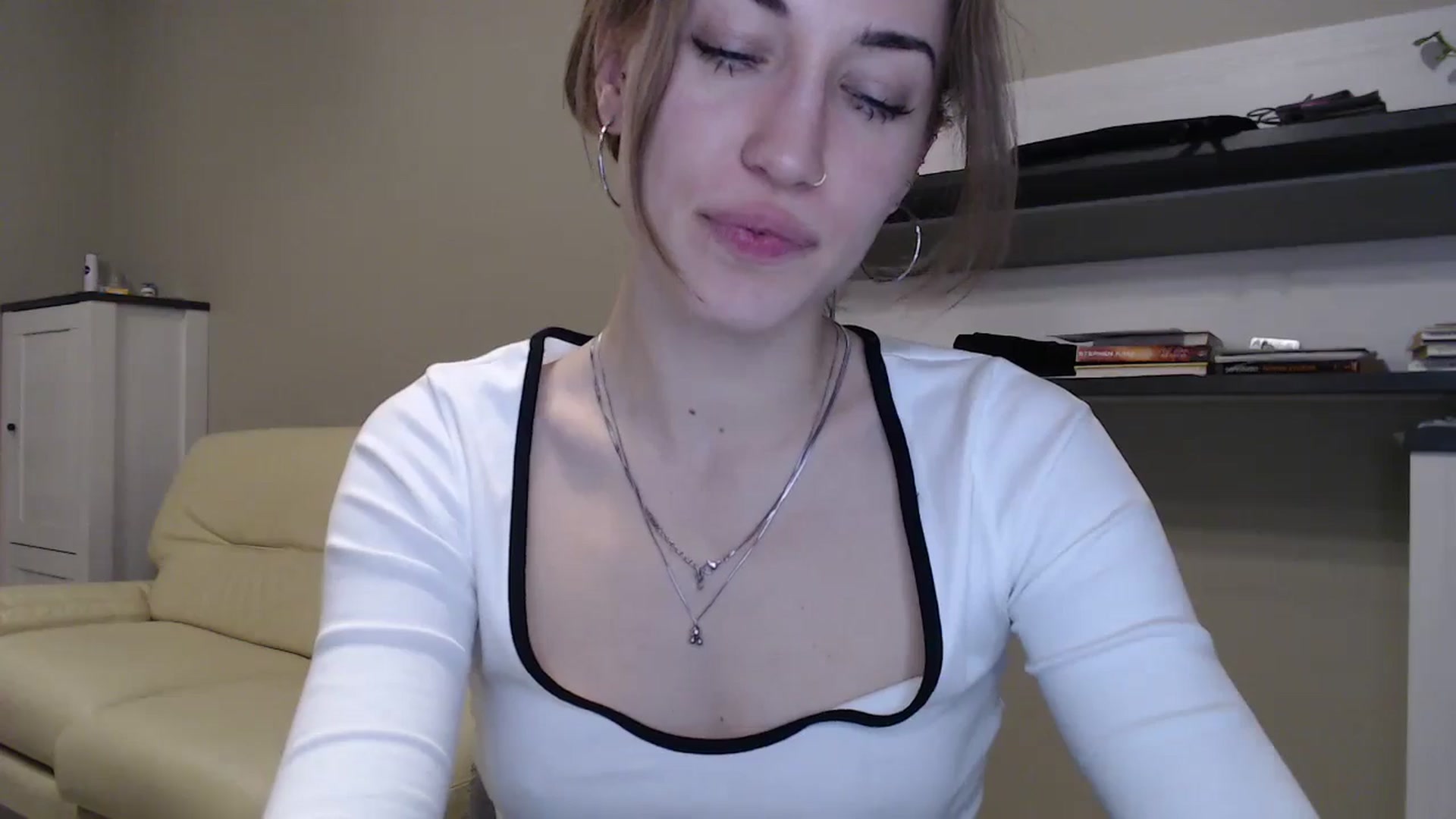 Gallery image thumbnail from GalaxyAnisia's myfreecams stream on, 11/19/2024, 18:17 image 15 of 20