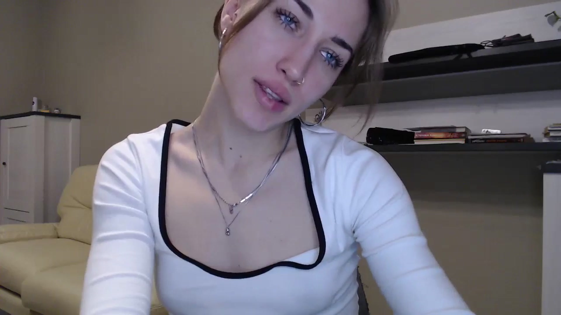 Gallery image thumbnail from GalaxyAnisia's myfreecams stream on, 11/19/2024, 18:17 image 12 of 20
