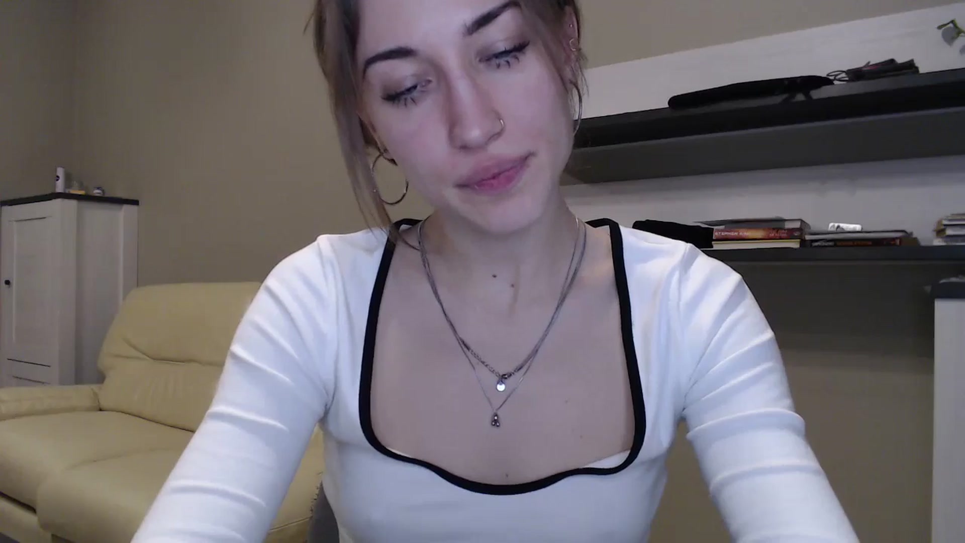 Gallery image thumbnail from GalaxyAnisia's myfreecams stream on, 11/19/2024, 18:17 image 11 of 20