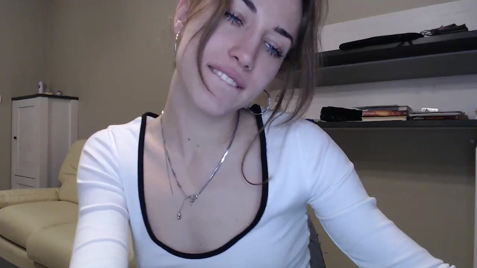 Gallery image thumbnail from GalaxyAnisia's myfreecams stream on, 11/19/2024, 19:40 image 5 of 20