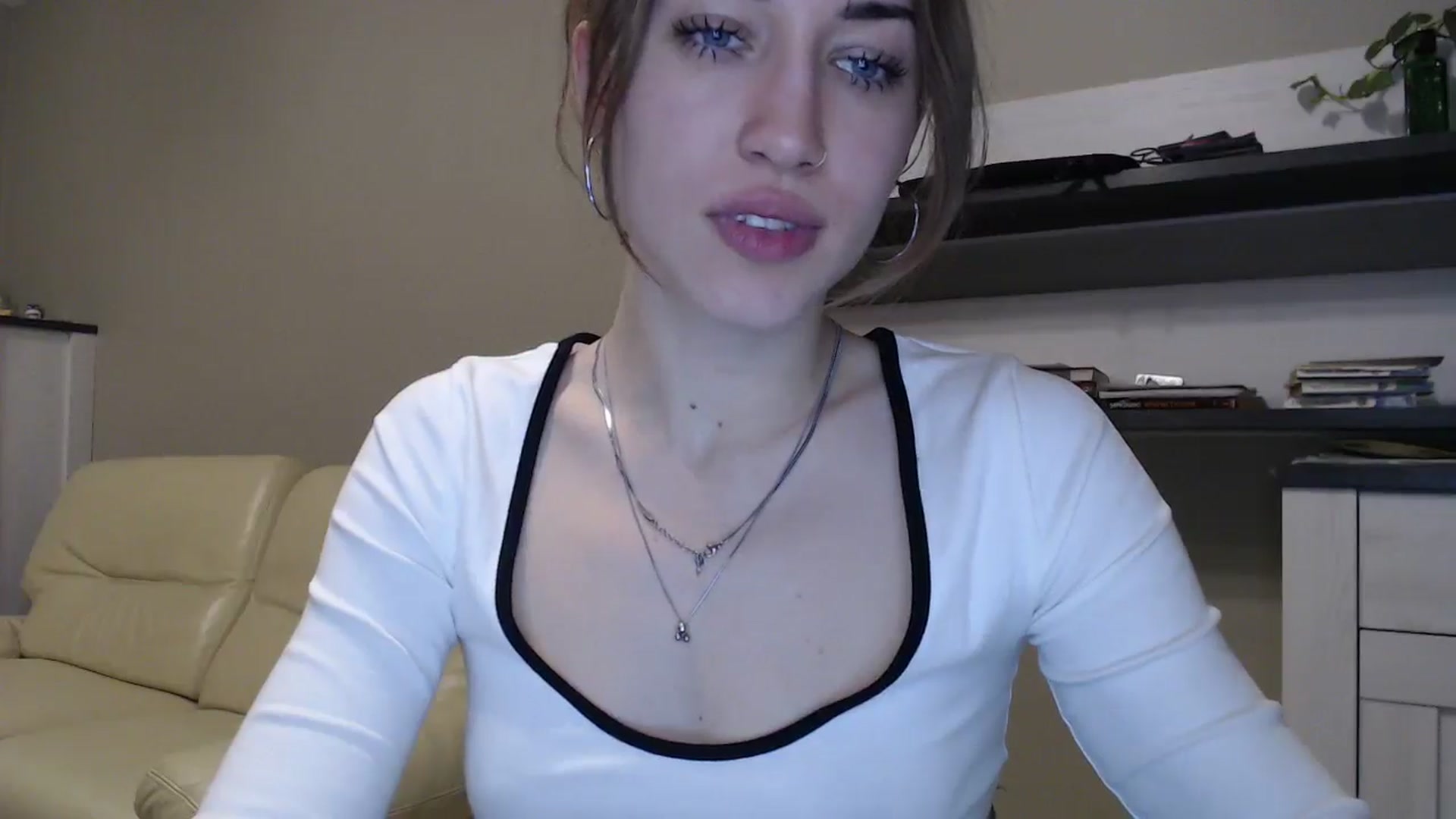 Gallery image thumbnail from GalaxyAnisia's myfreecams stream on, 11/20/2024, 24:05 image 16 of 20