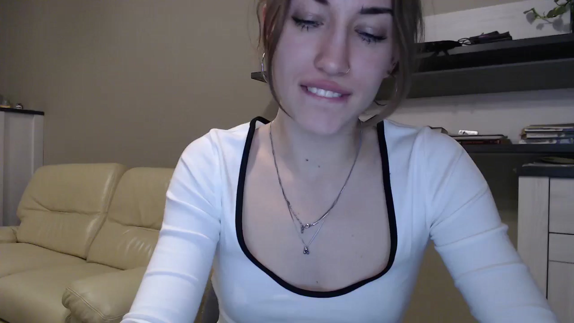 Gallery image thumbnail from GalaxyAnisia's myfreecams stream on, 11/20/2024, 24:50 image 6 of 20