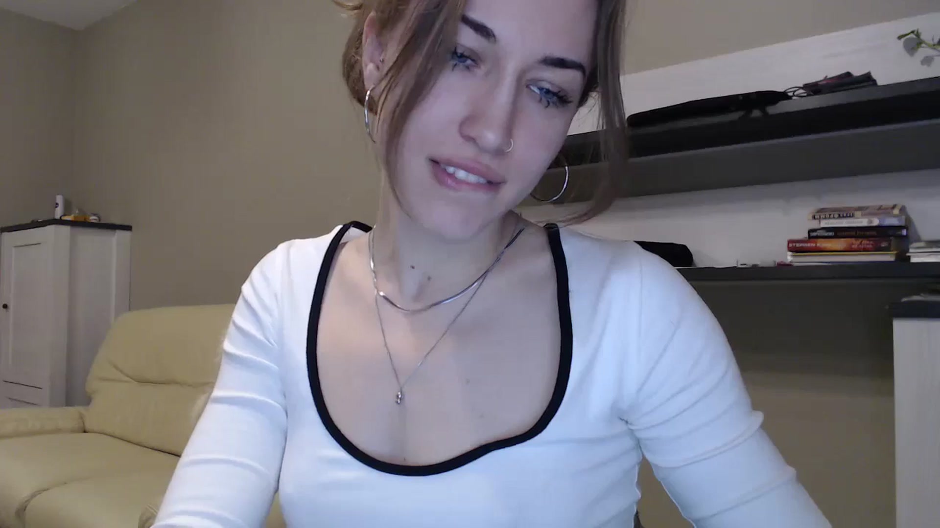 Gallery image thumbnail from GalaxyAnisia's myfreecams stream on, 11/20/2024, 19:51 image 5 of 20