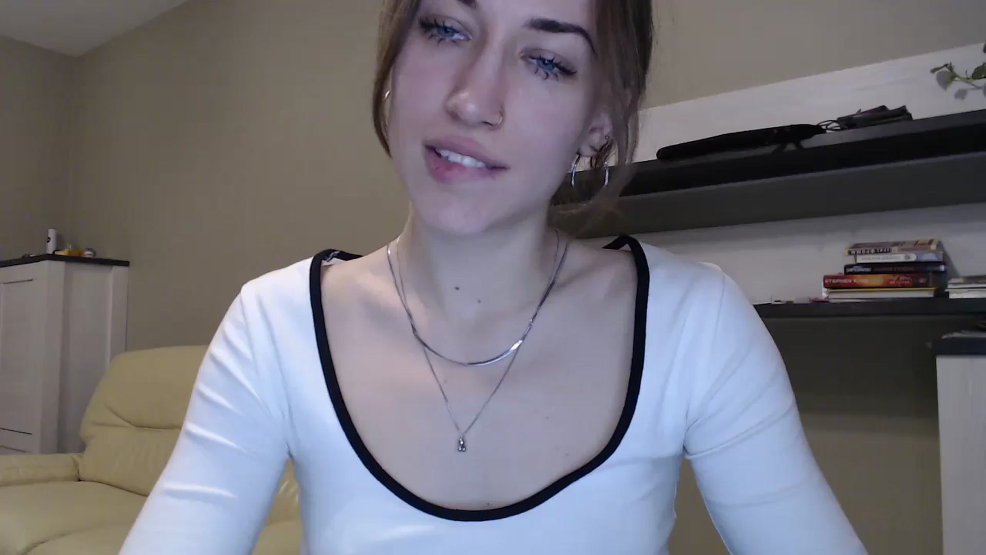 Gallery image thumbnail from GalaxyAnisia's myfreecams stream on, 11/20/2024, 22:25 image 8 of 20