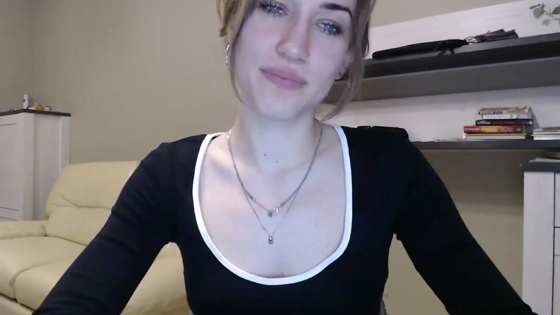 Gallery image thumbnail from GalaxyAnisia's myfreecams stream on, 11/21/2024, 20:00 image 9 of 20