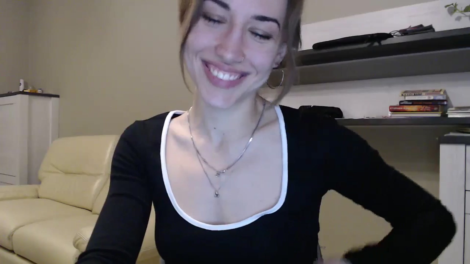Gallery image thumbnail from GalaxyAnisia's myfreecams stream on, 11/21/2024, 20:00 image 11 of 20