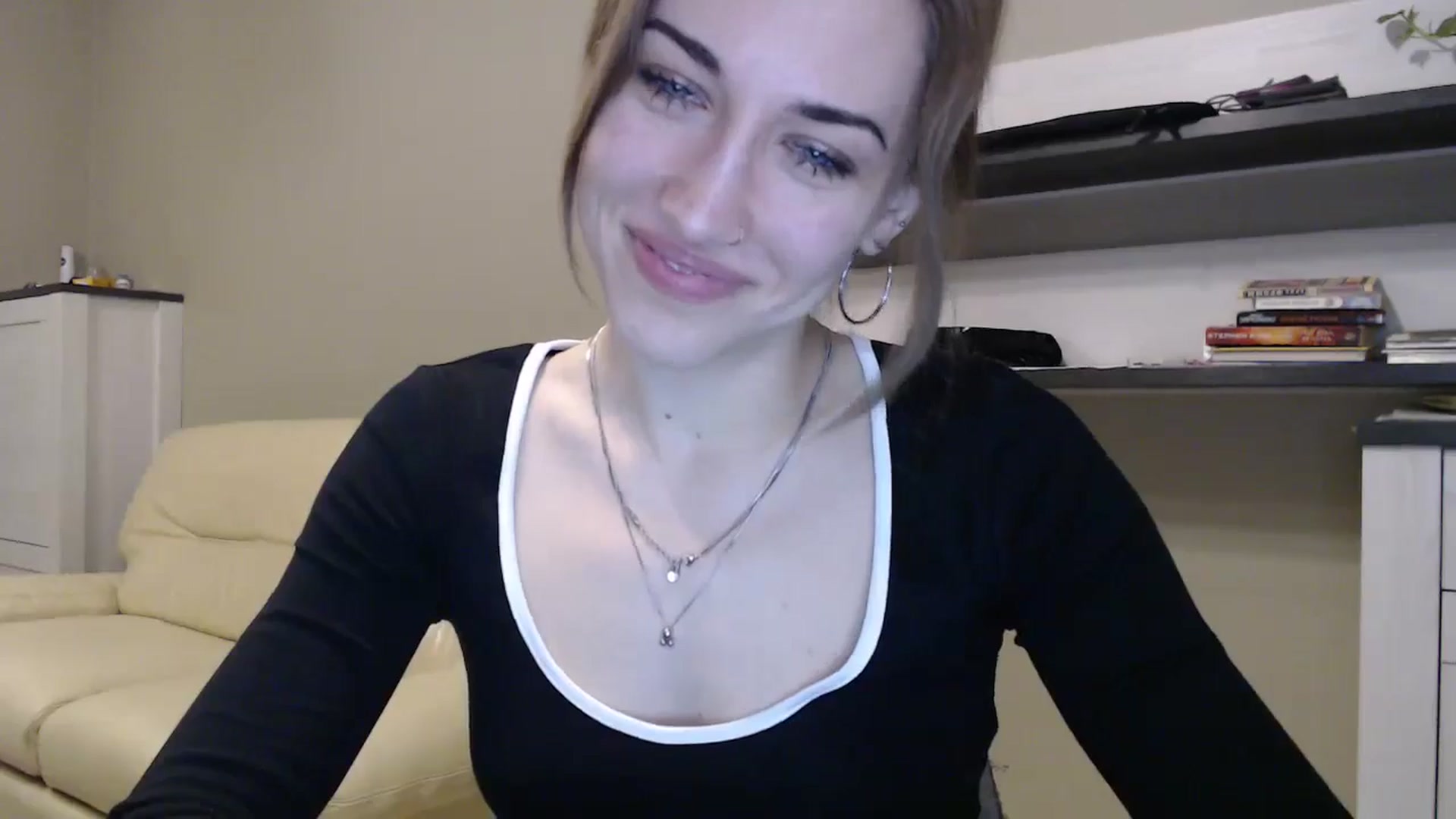 Gallery image thumbnail from GalaxyAnisia's myfreecams stream on, 11/21/2024, 20:00 image 10 of 20