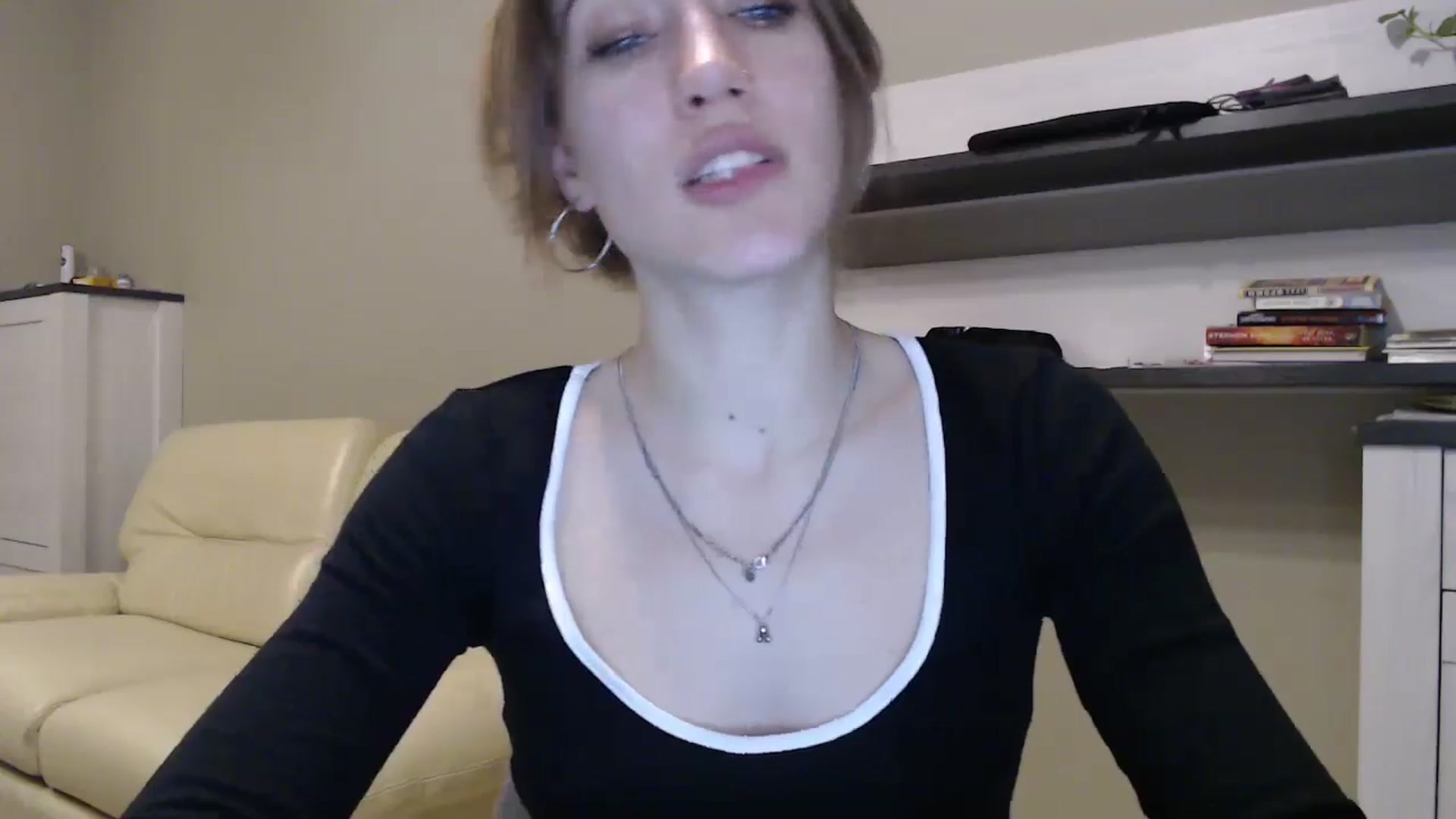 Gallery image thumbnail from GalaxyAnisia's myfreecams stream on, 11/21/2024, 20:00 image 4 of 20