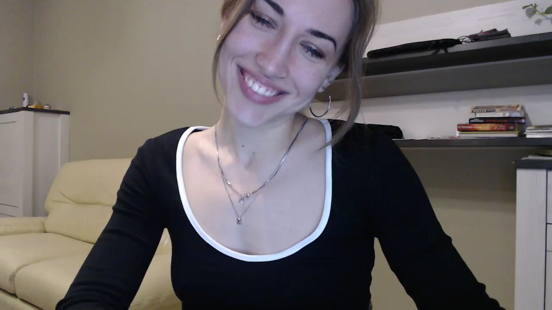 Gallery image thumbnail from GalaxyAnisia's myfreecams stream on, 11/21/2024, 20:00 image 14 of 20
