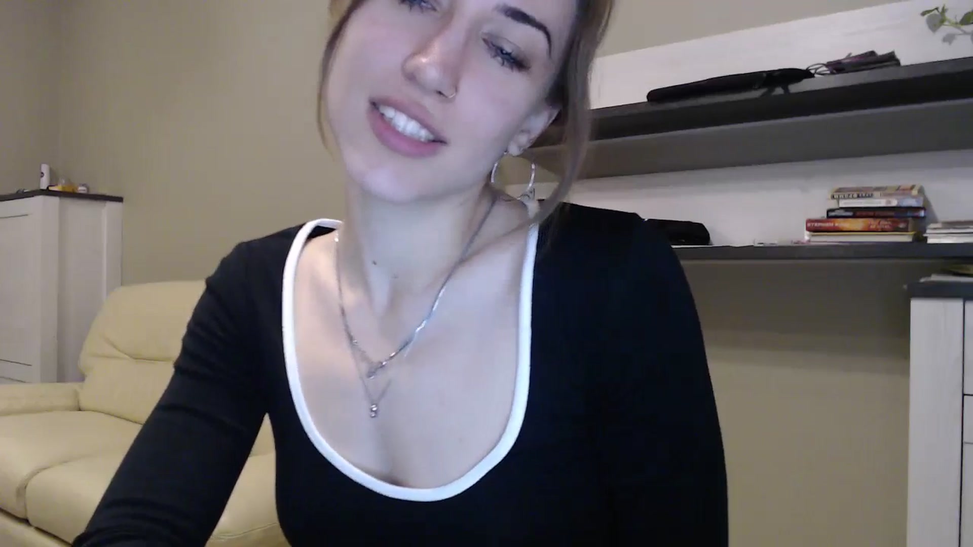Gallery image thumbnail from GalaxyAnisia's myfreecams stream on, 11/21/2024, 20:00 image 15 of 20