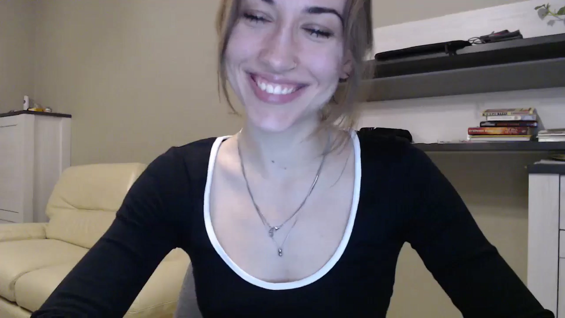 Gallery image thumbnail from GalaxyAnisia's myfreecams stream on, 11/21/2024, 20:51 image 5 of 20
