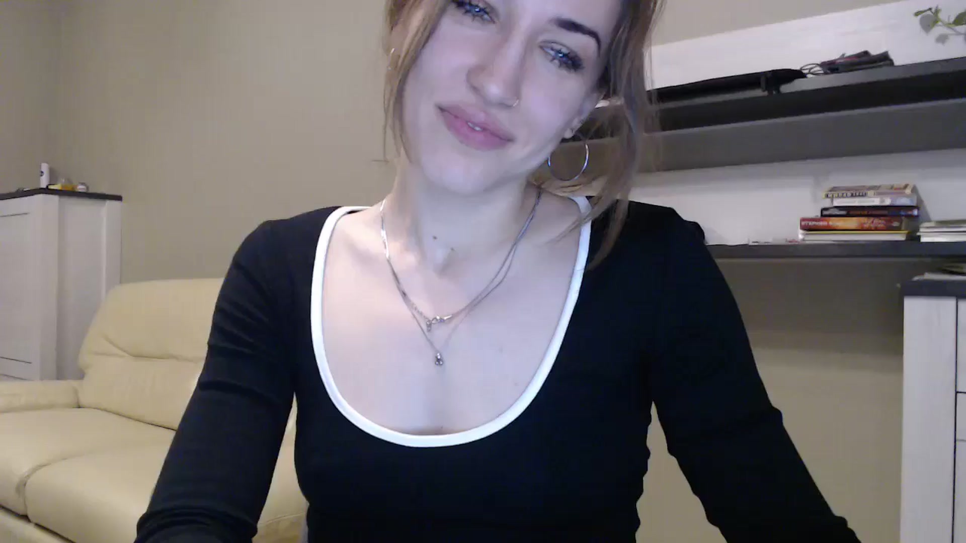 Gallery image thumbnail from GalaxyAnisia's myfreecams stream on, 11/21/2024, 20:51 image 9 of 20