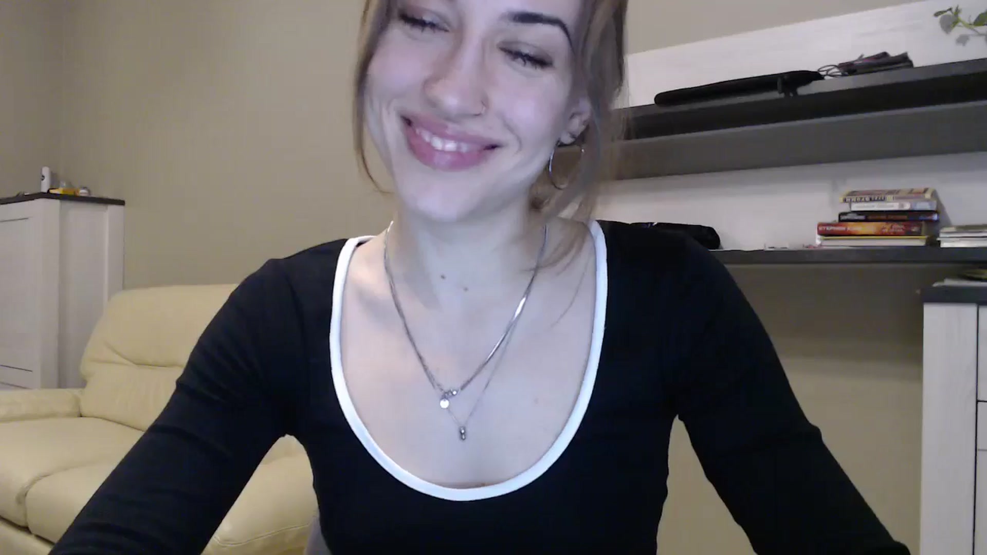 Gallery image thumbnail from GalaxyAnisia's myfreecams stream on, 11/21/2024, 20:51 image 4 of 20