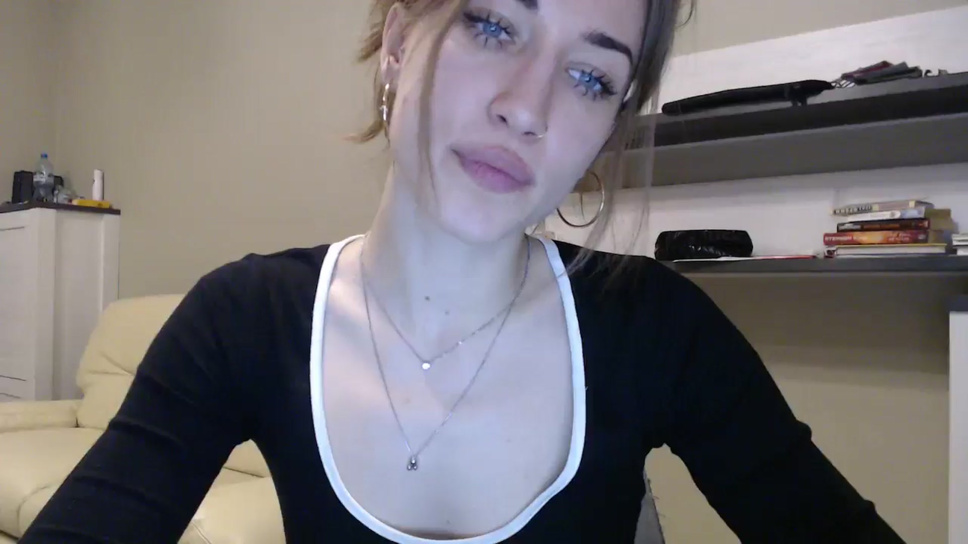 Gallery image thumbnail from GalaxyAnisia's myfreecams stream on, 12/03/2024, 18:36 image 18 of 20