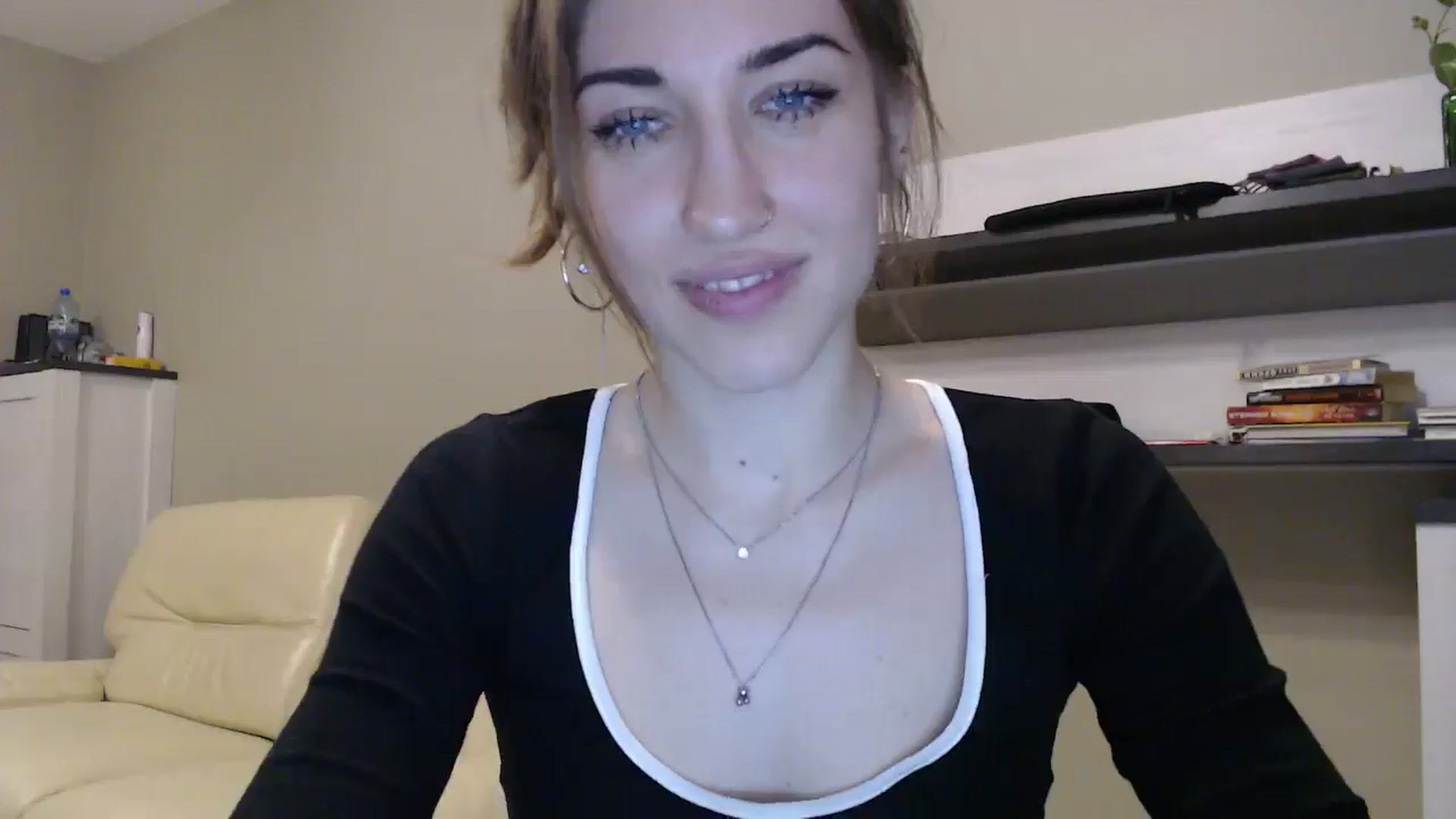Gallery image thumbnail from GalaxyAnisia's myfreecams stream on, 12/03/2024, 18:36 image 16 of 20