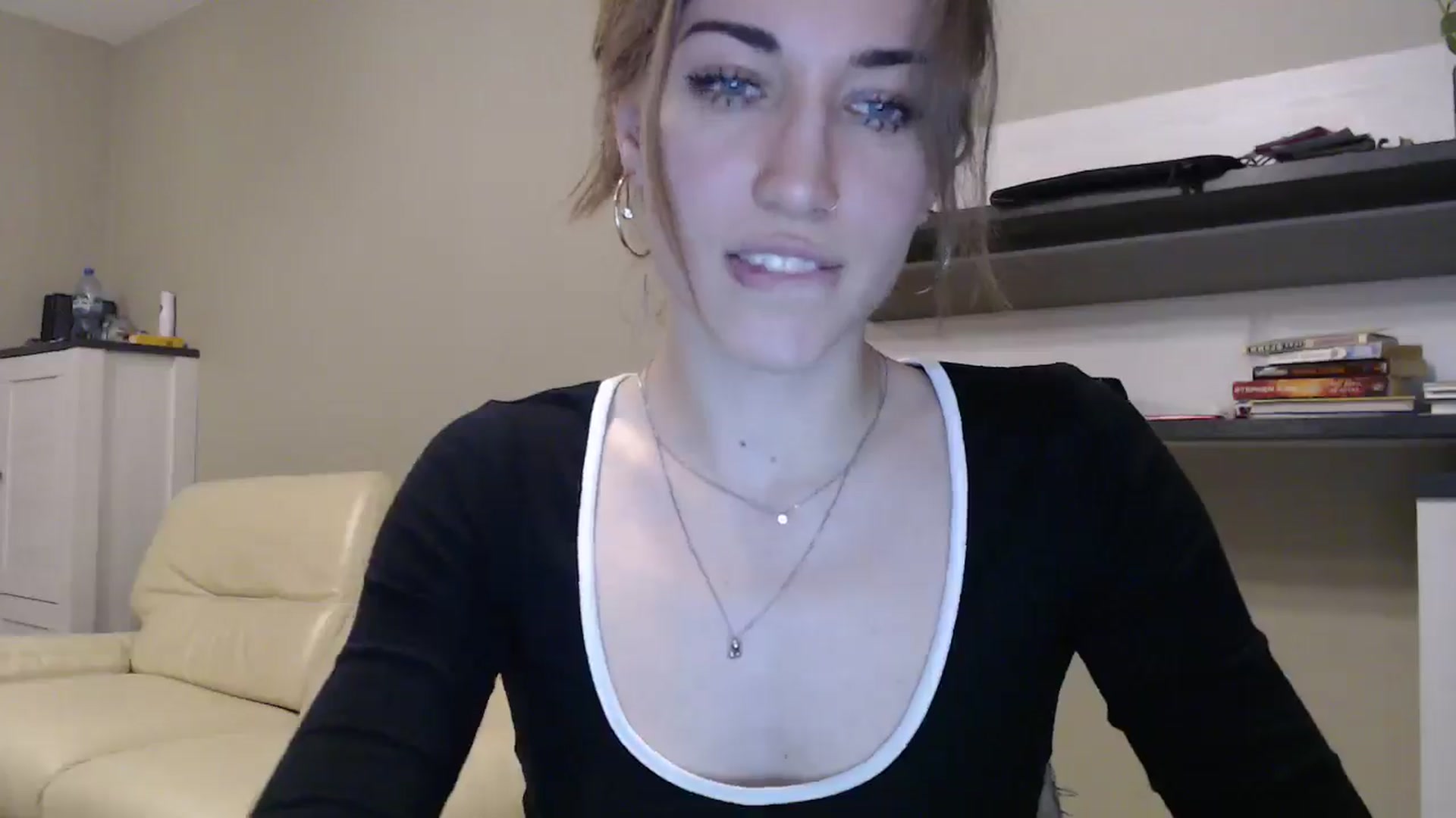 Gallery image thumbnail from GalaxyAnisia's myfreecams stream on, 12/03/2024, 18:36 image 5 of 20