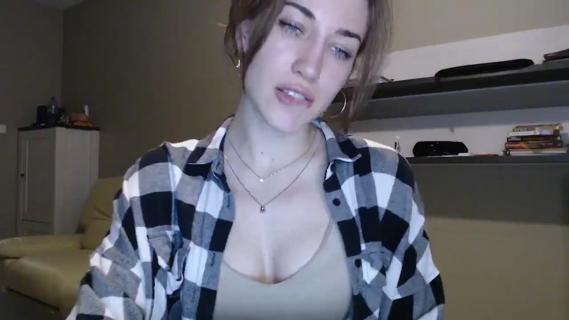 Gallery image thumbnail from GalaxyAnisia's myfreecams stream on, 12/12/2024, 24:56 image 12 of 20