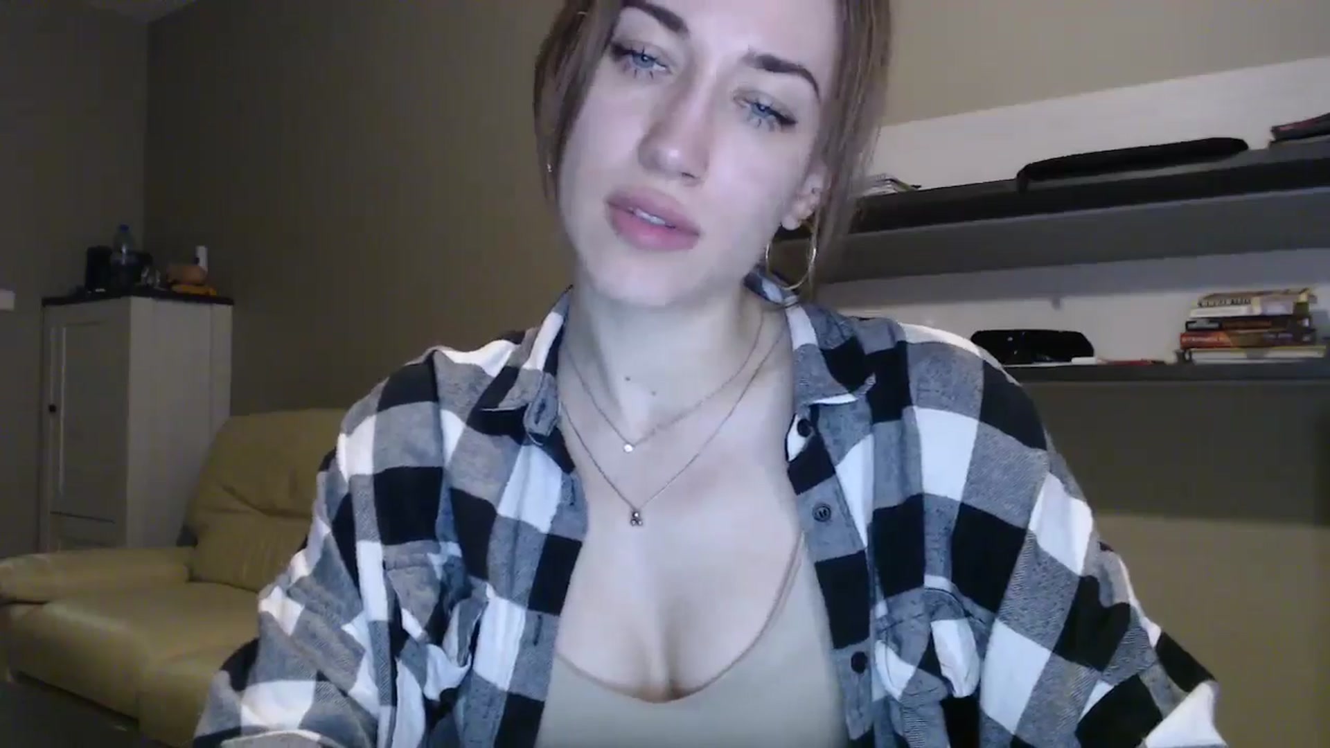 Gallery image thumbnail from GalaxyAnisia's myfreecams stream on, 12/12/2024, 24:56 image 13 of 20