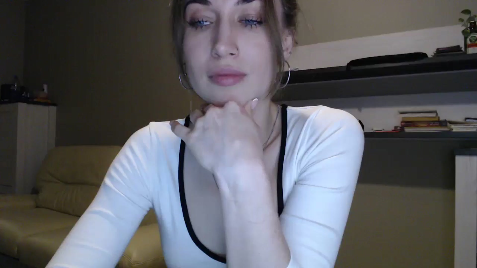 Gallery image thumbnail from GalaxyAnisia's myfreecams stream on, 12/18/2024, 24:05 image 15 of 20