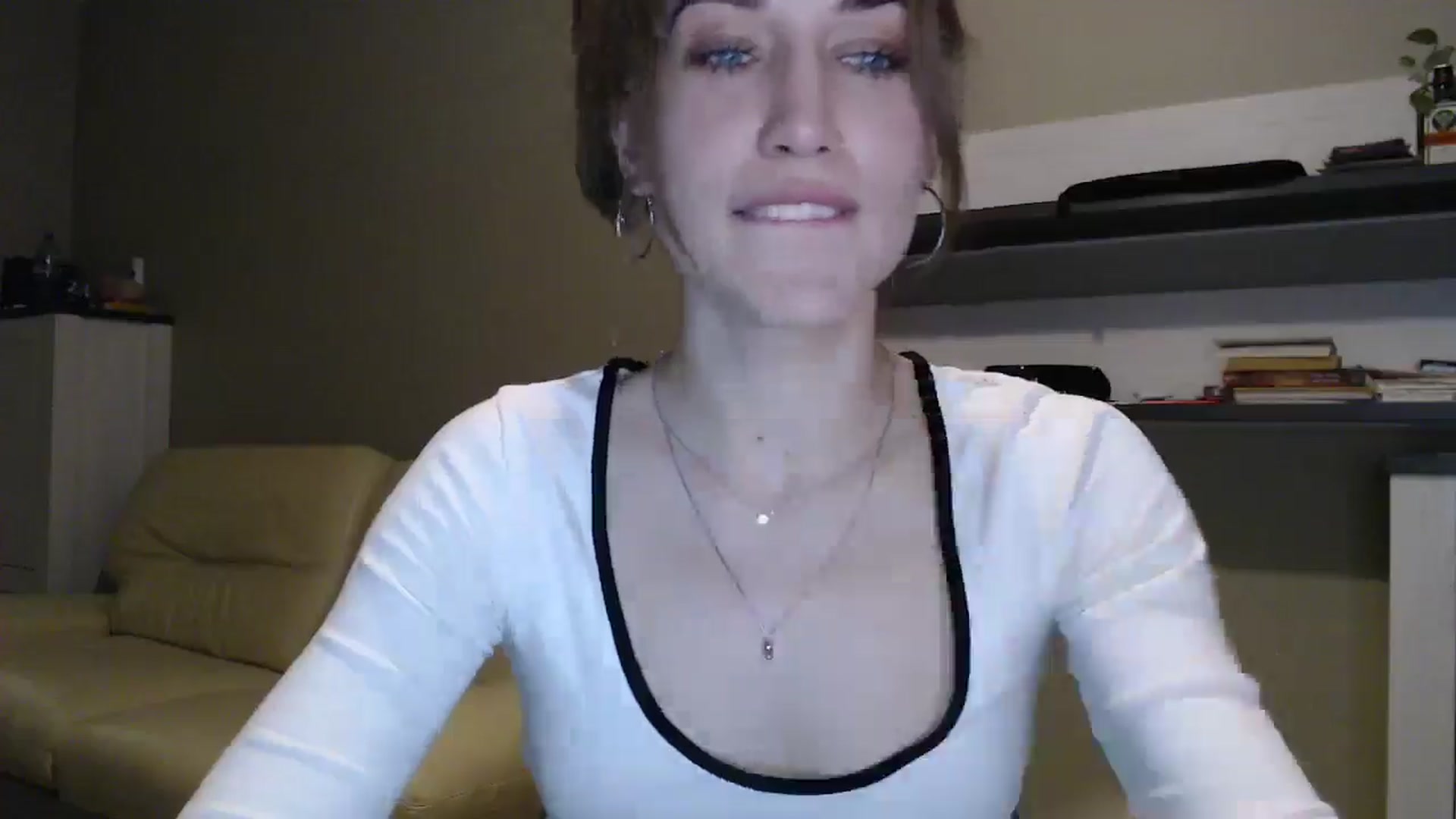 Gallery image thumbnail from GalaxyAnisia's myfreecams stream on, 12/18/2024, 24:05 image 16 of 20
