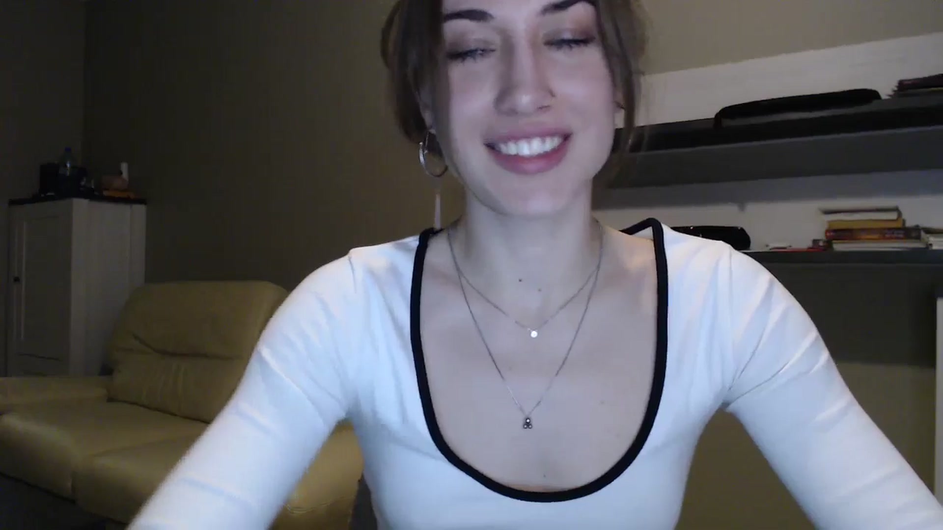 Gallery image thumbnail from GalaxyAnisia's myfreecams stream on, 12/18/2024, 24:56 image 8 of 20