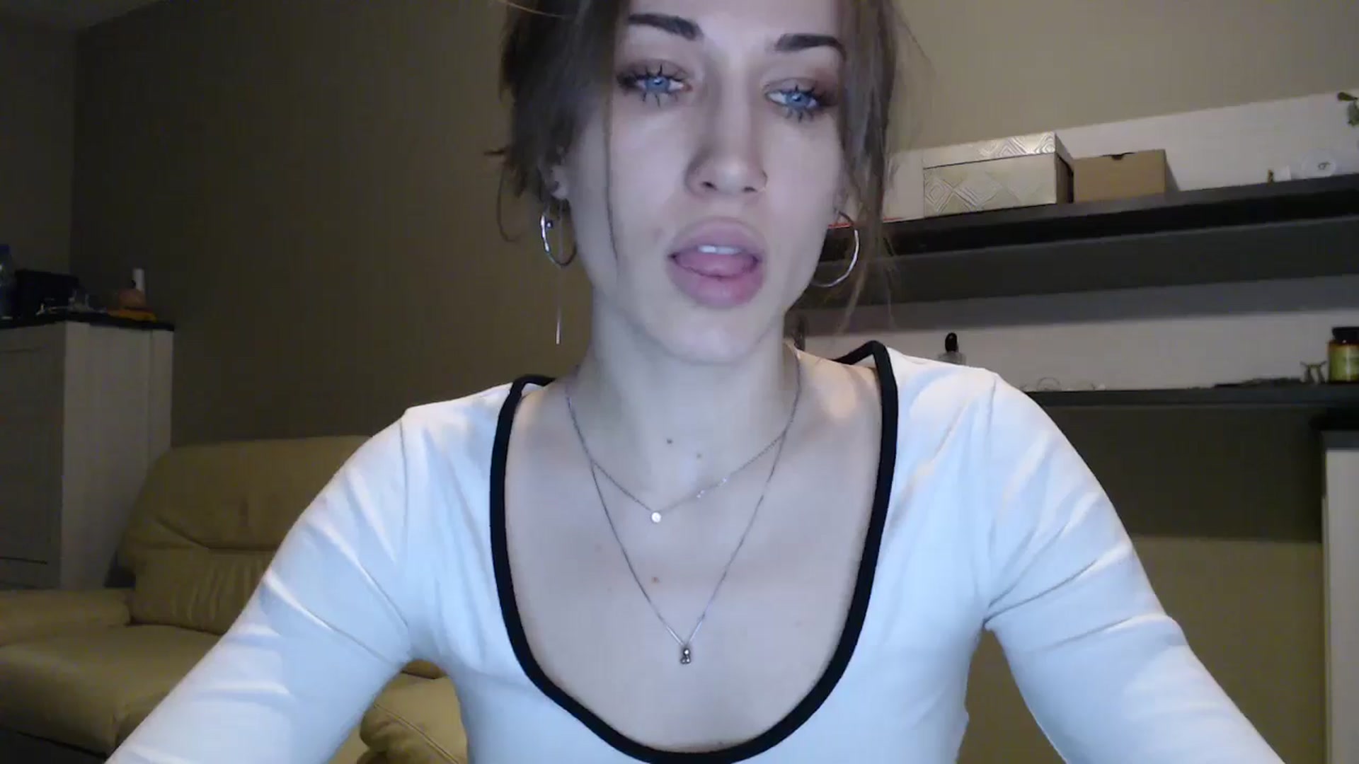 Gallery image thumbnail from GalaxyAnisia's myfreecams stream on, 01/05/2025, 05:39 image 6 of 20