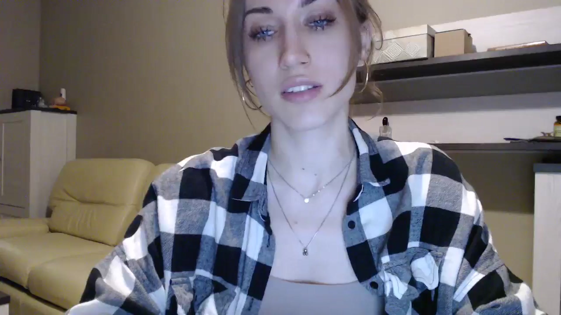 Gallery image thumbnail from GalaxyAnisia's myfreecams stream on, 01/14/2025, 02:42 image 4 of 20