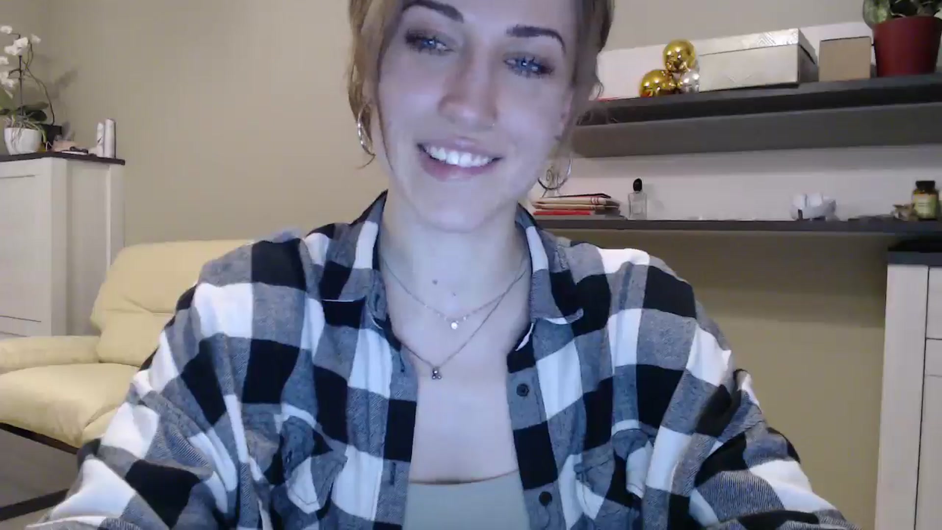 Gallery image thumbnail from GalaxyAnisia's myfreecams stream on, 01/21/2025, 01:49 image 7 of 20