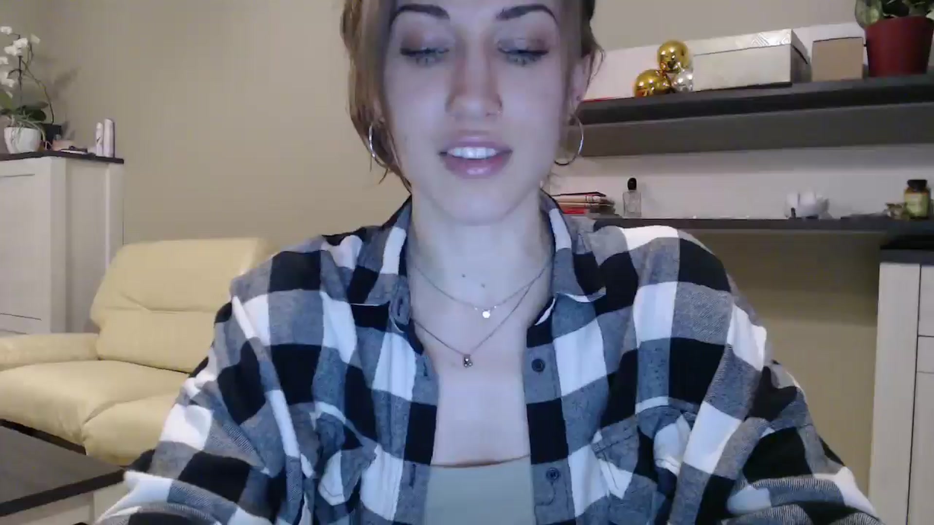 Gallery image thumbnail from GalaxyAnisia's myfreecams stream on, 01/21/2025, 01:49 image 11 of 20