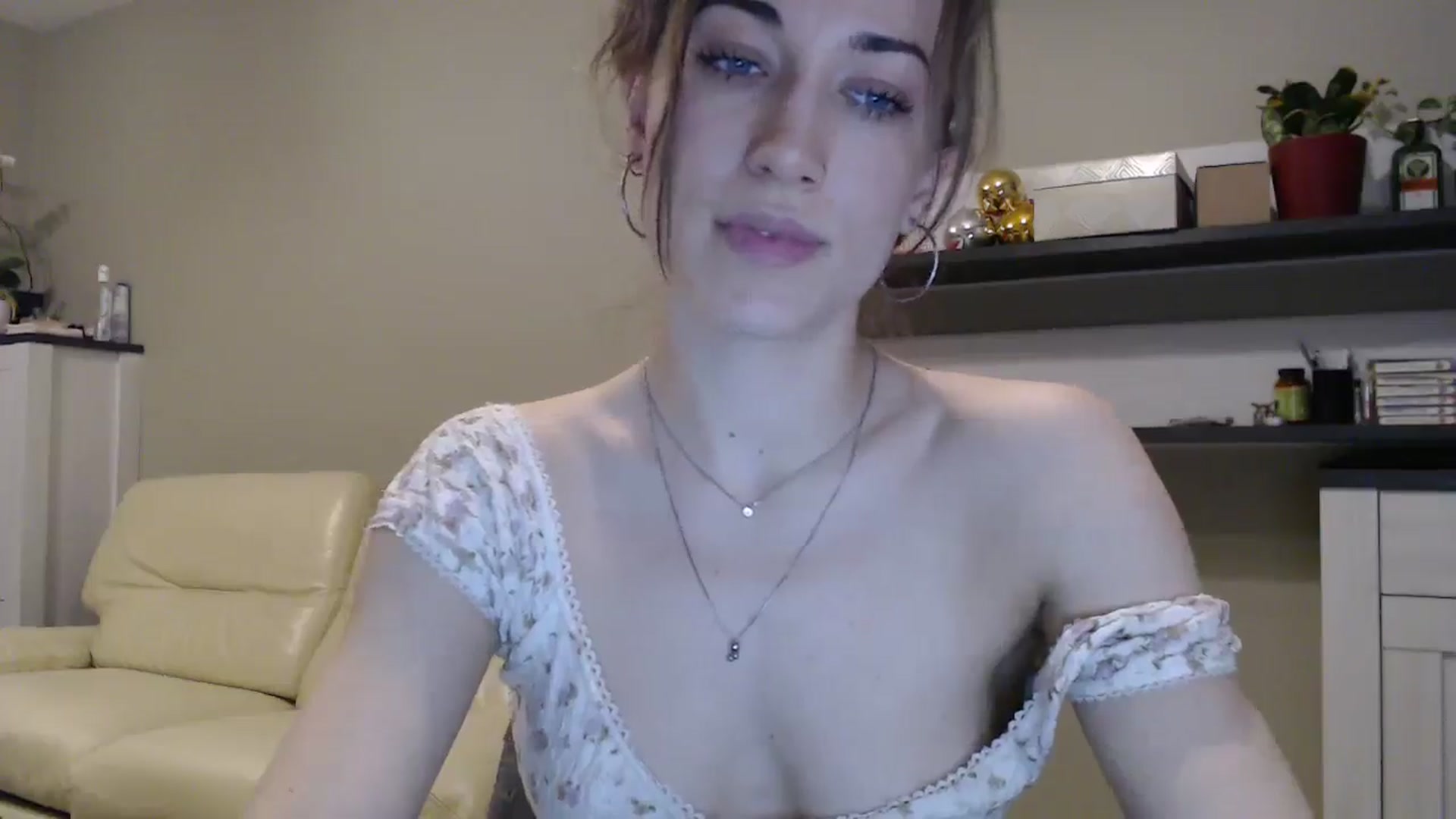 Gallery image thumbnail from GalaxyAnisia's myfreecams stream on, 02/09/2025, 22:09 image 16 of 20