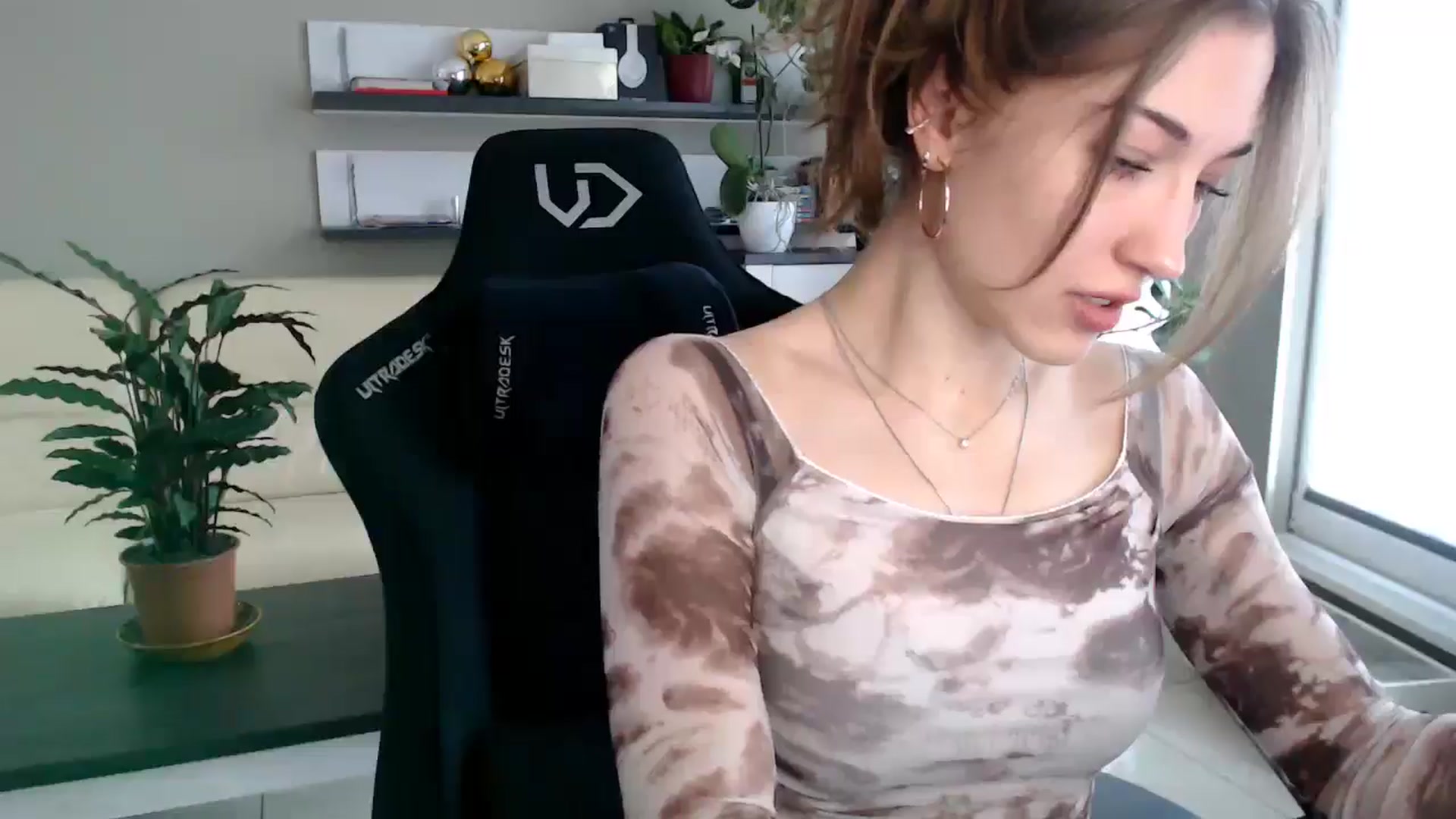 Gallery image thumbnail from GalaxyAnisia's myfreecams stream on, 04/06/2025, 13:38 image 6 of 20