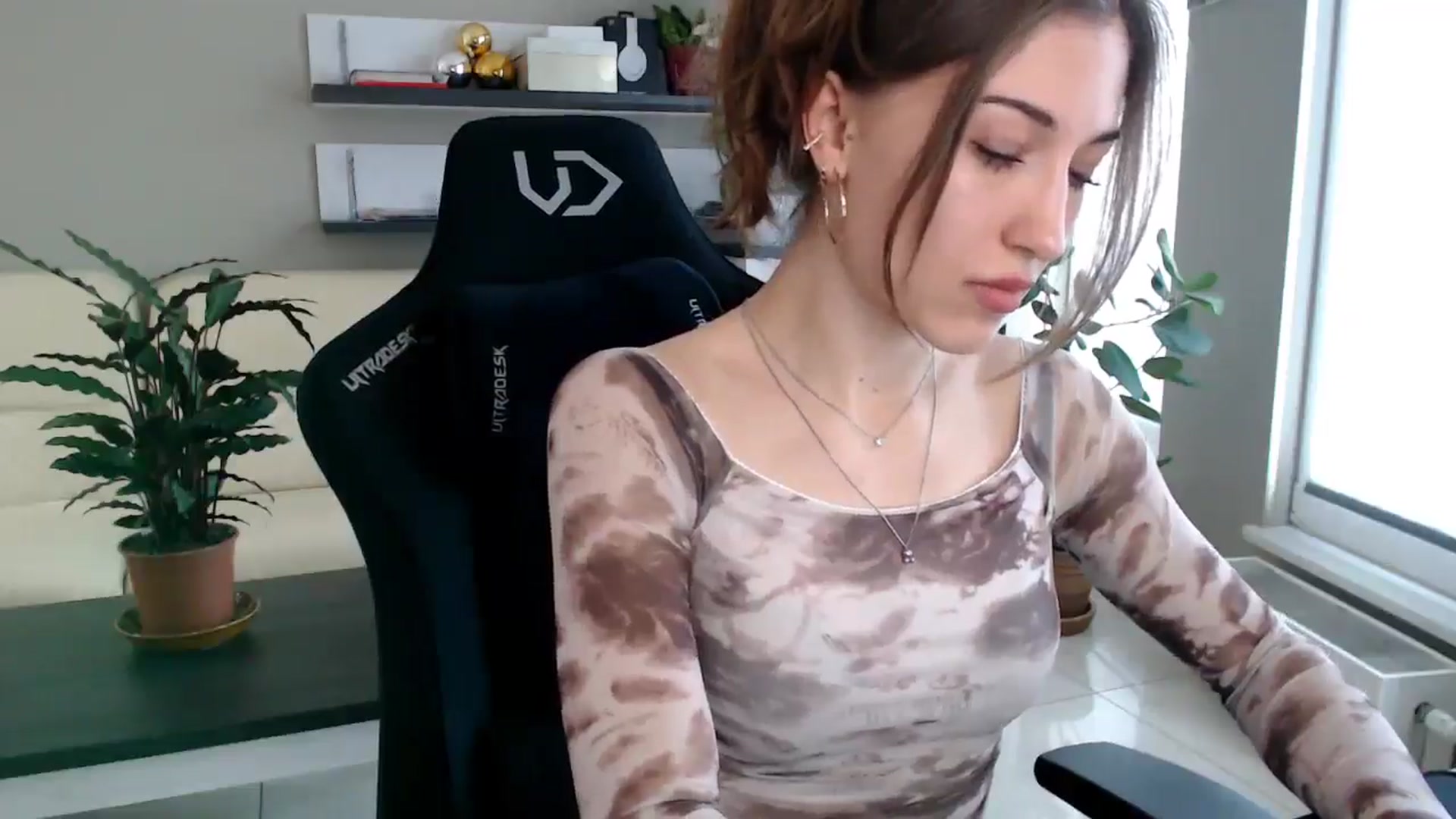 Gallery image thumbnail from GalaxyAnisia's myfreecams stream on, 04/06/2025, 13:38 image 14 of 20