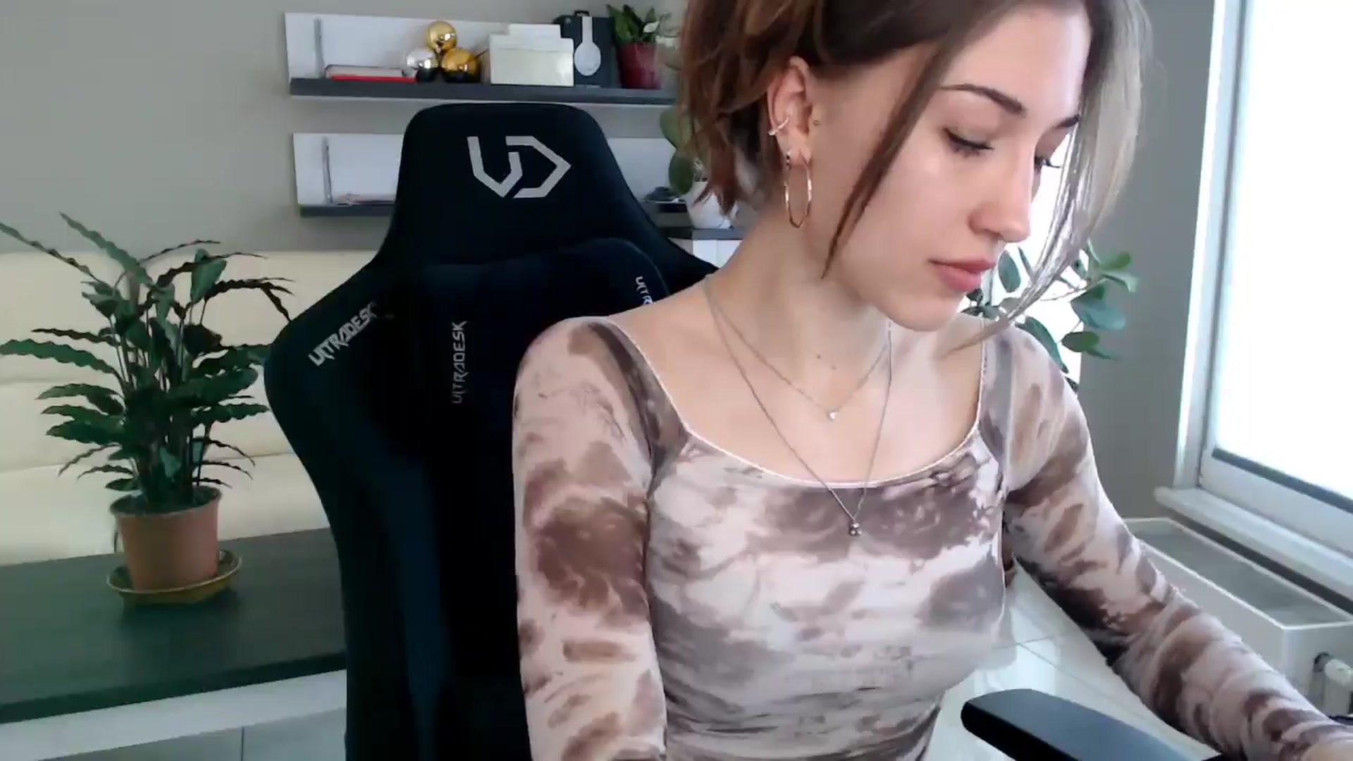 Gallery image thumbnail from GalaxyAnisia's myfreecams stream on, 04/06/2025, 13:38 image 13 of 20
