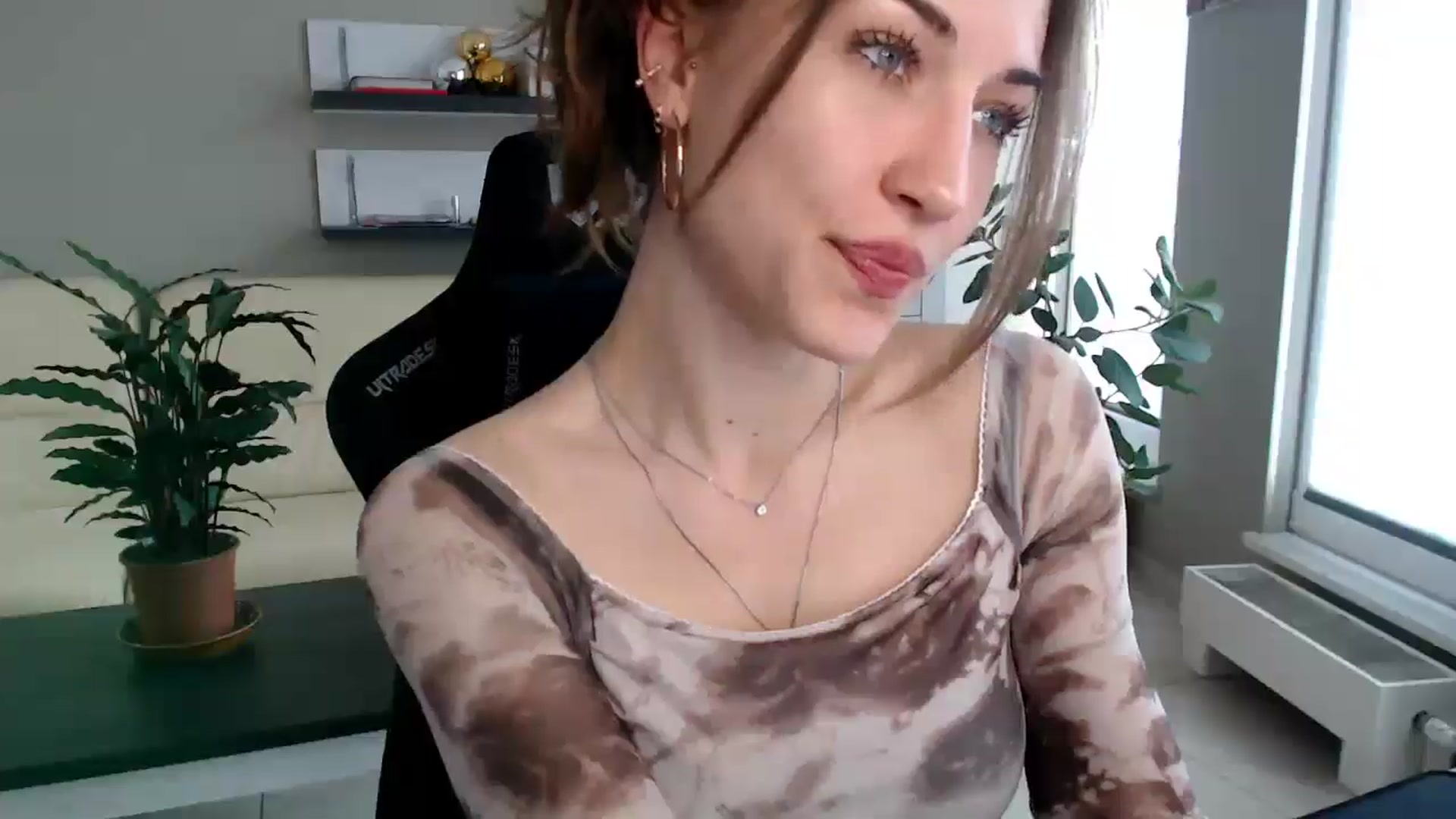 Gallery image thumbnail from GalaxyAnisia's myfreecams stream on, 04/06/2025, 13:38 image 5 of 20
