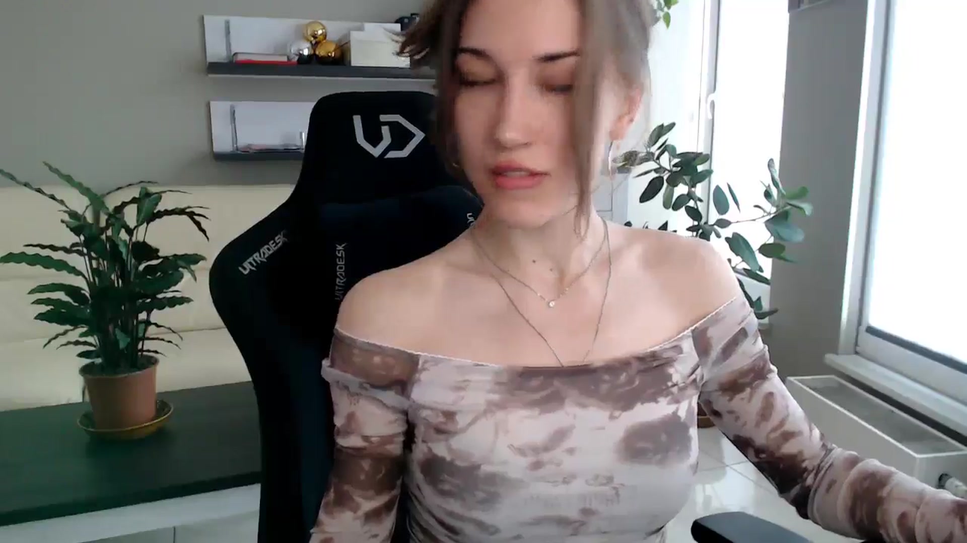 Gallery image thumbnail from GalaxyAnisia's myfreecams stream on, 04/06/2025, 13:38 image 18 of 20
