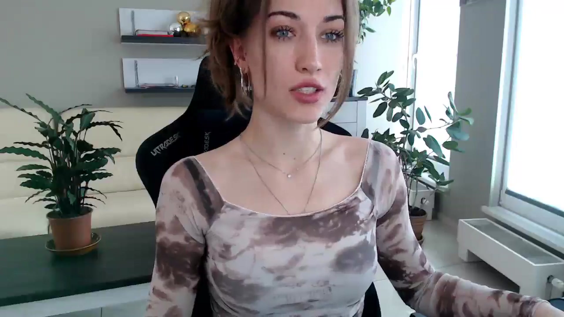 Gallery image thumbnail from GalaxyAnisia's myfreecams stream on, 04/06/2025, 13:38 image 2 of 20
