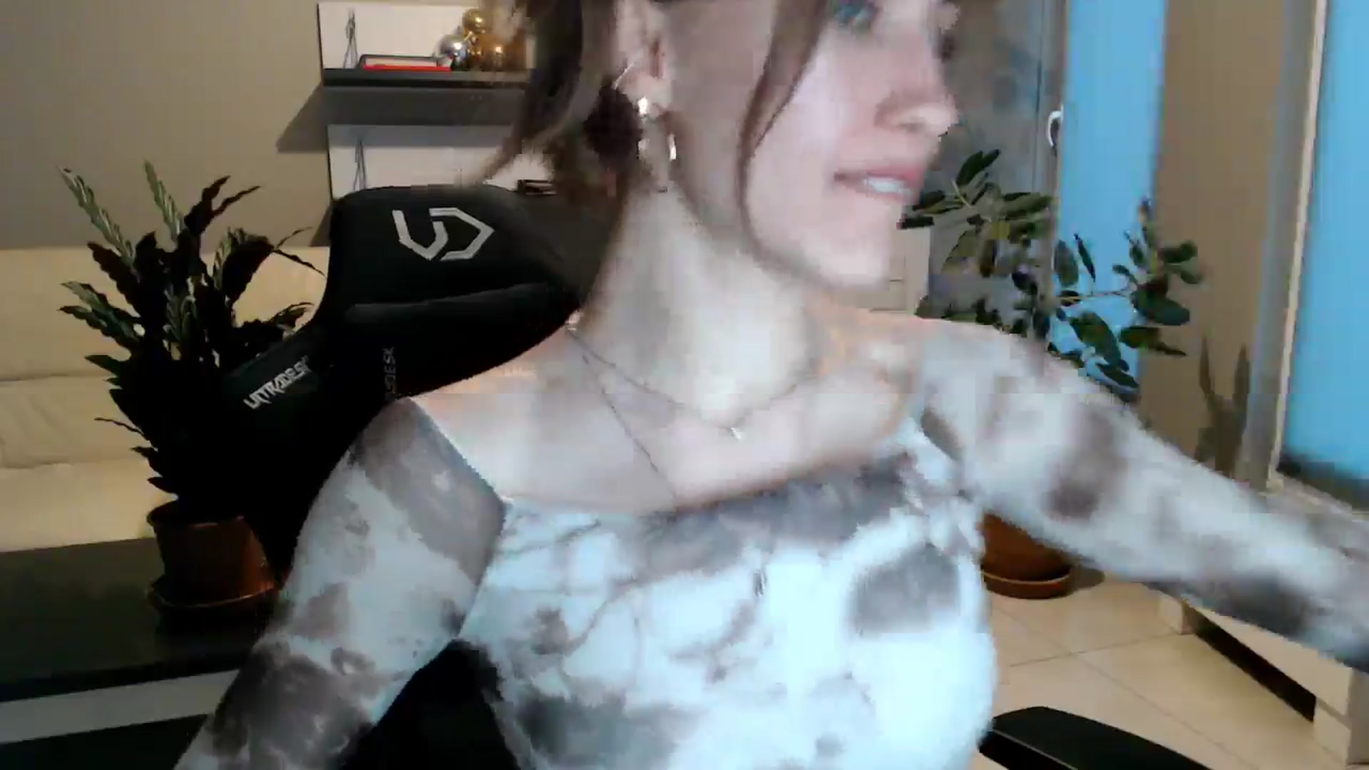 Gallery image thumbnail from GalaxyAnisia's myfreecams stream on, 04/06/2025, 17:35 image 2 of 20
