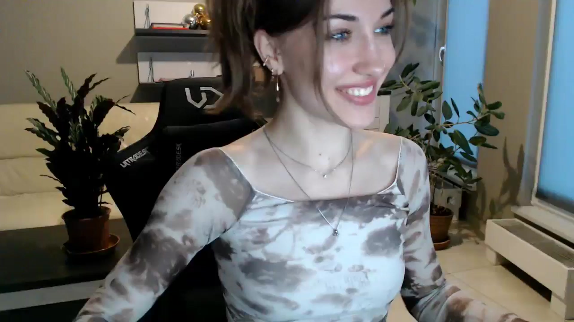 Gallery image thumbnail from GalaxyAnisia's myfreecams stream on, 04/06/2025, 17:35 image 1 of 20