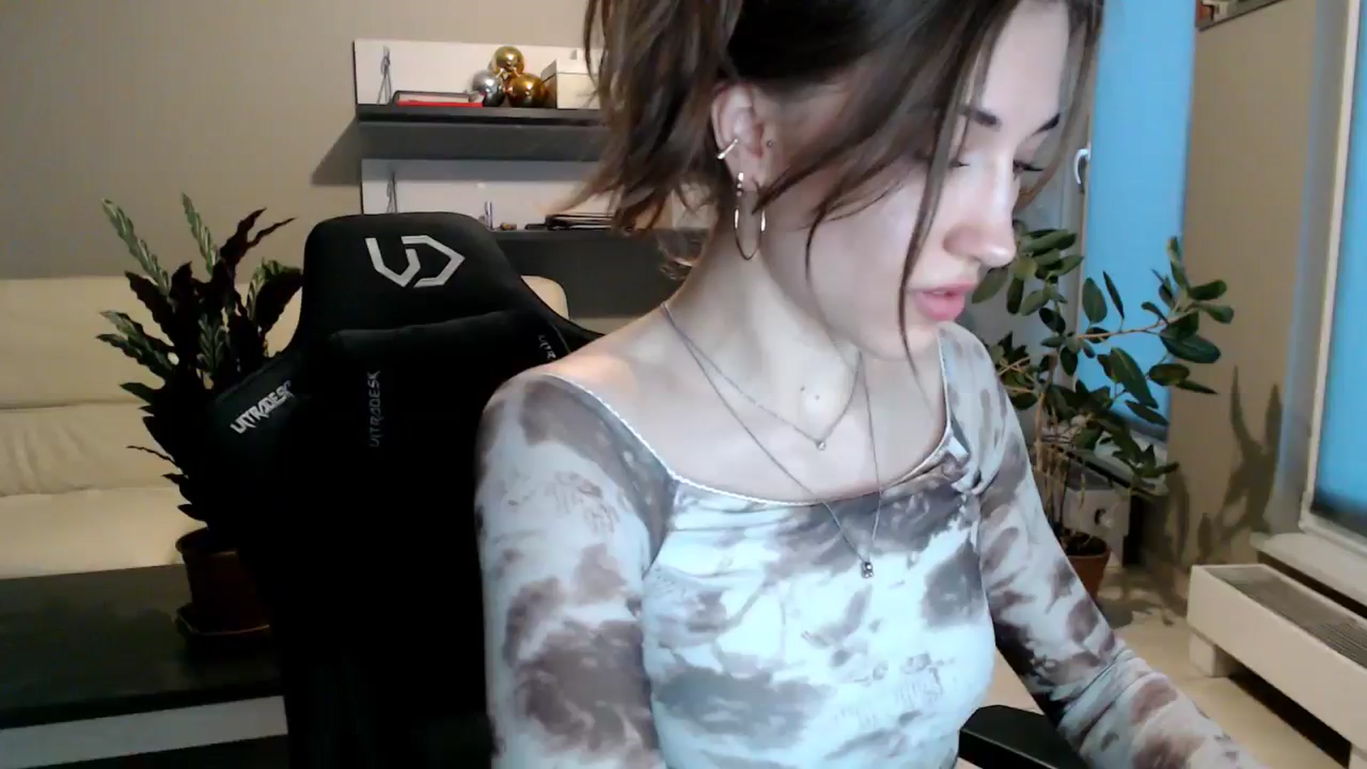 Gallery image thumbnail from GalaxyAnisia's myfreecams stream on, 04/06/2025, 17:35 image 6 of 20