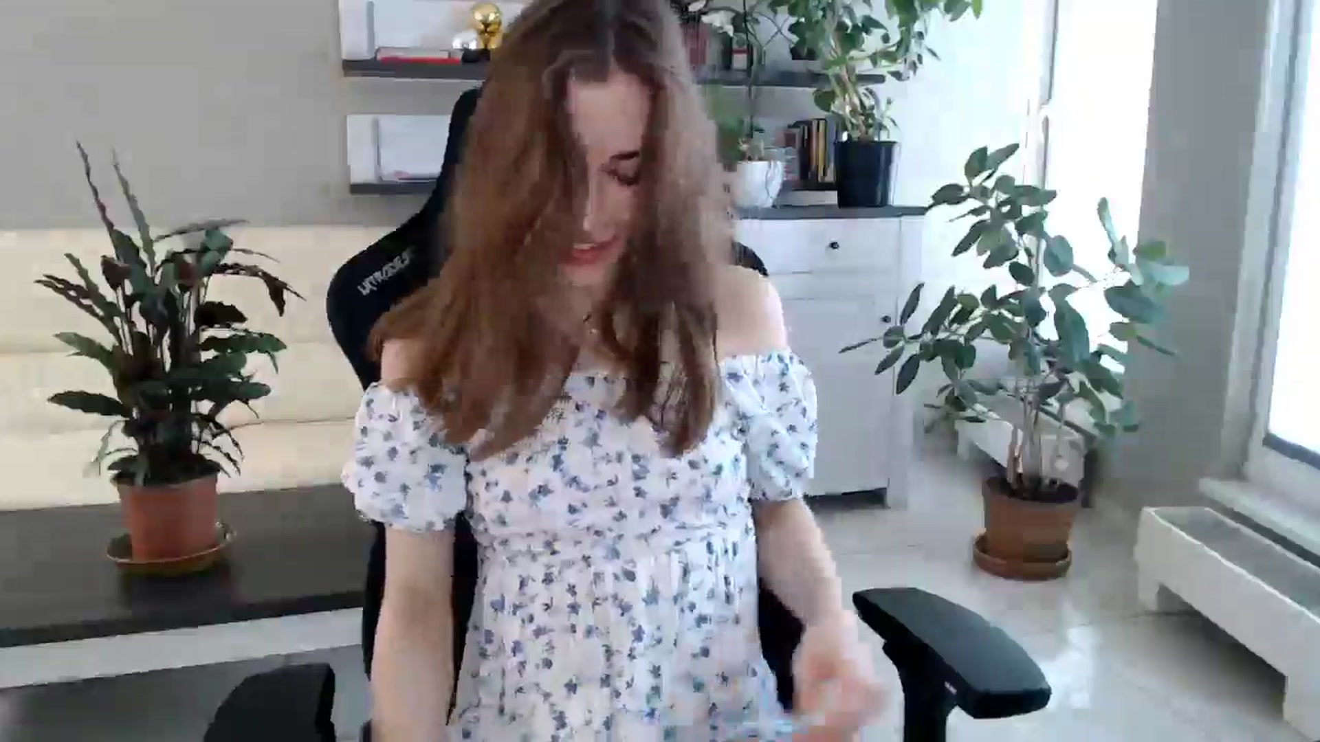 Gallery image thumbnail from GalaxyAnisia's myfreecams stream on, 04/08/2025, 13:25 image 2 of 20