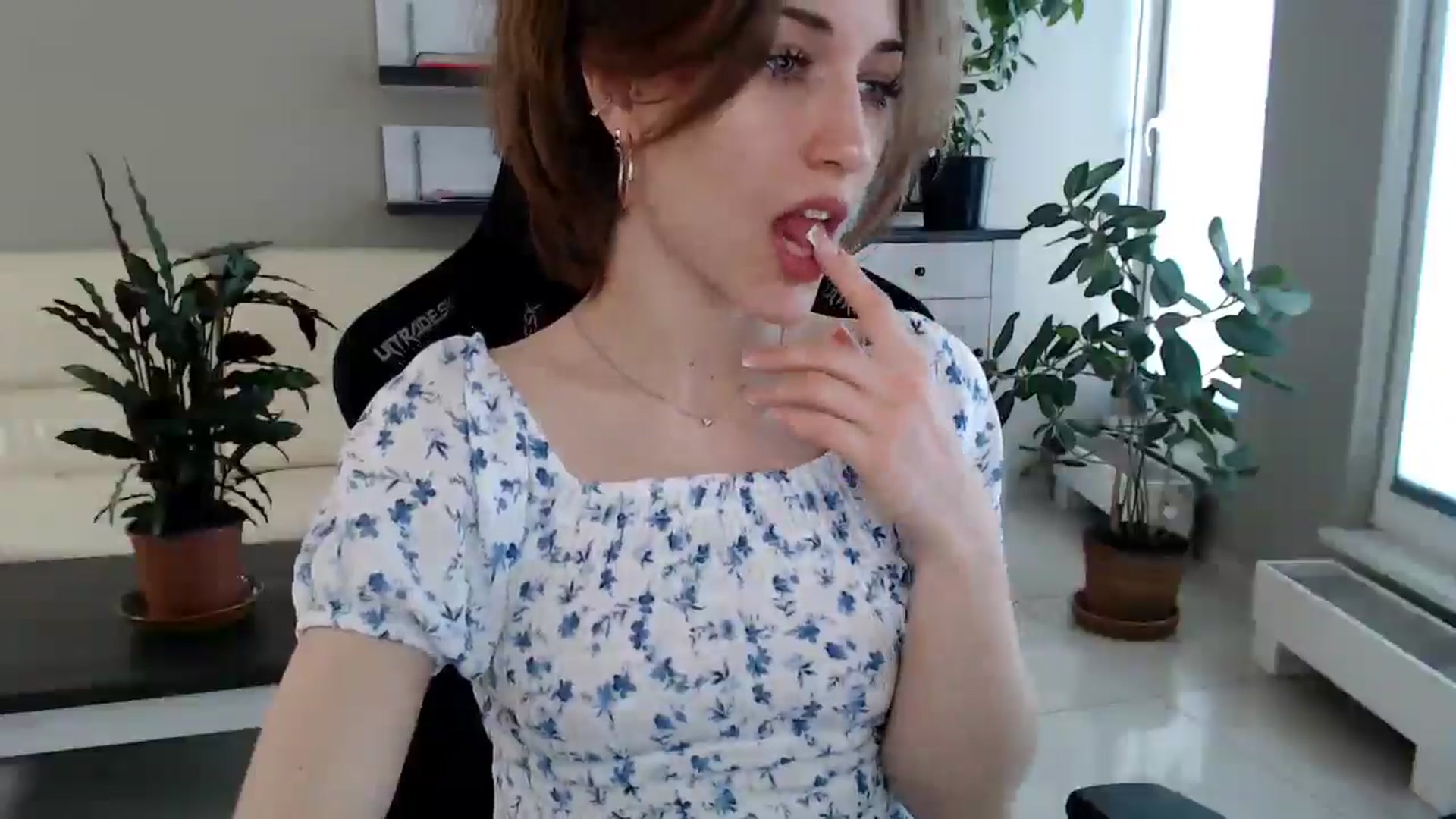 Gallery image thumbnail from GalaxyAnisia's myfreecams stream on, 04/08/2025, 13:25 image 10 of 20