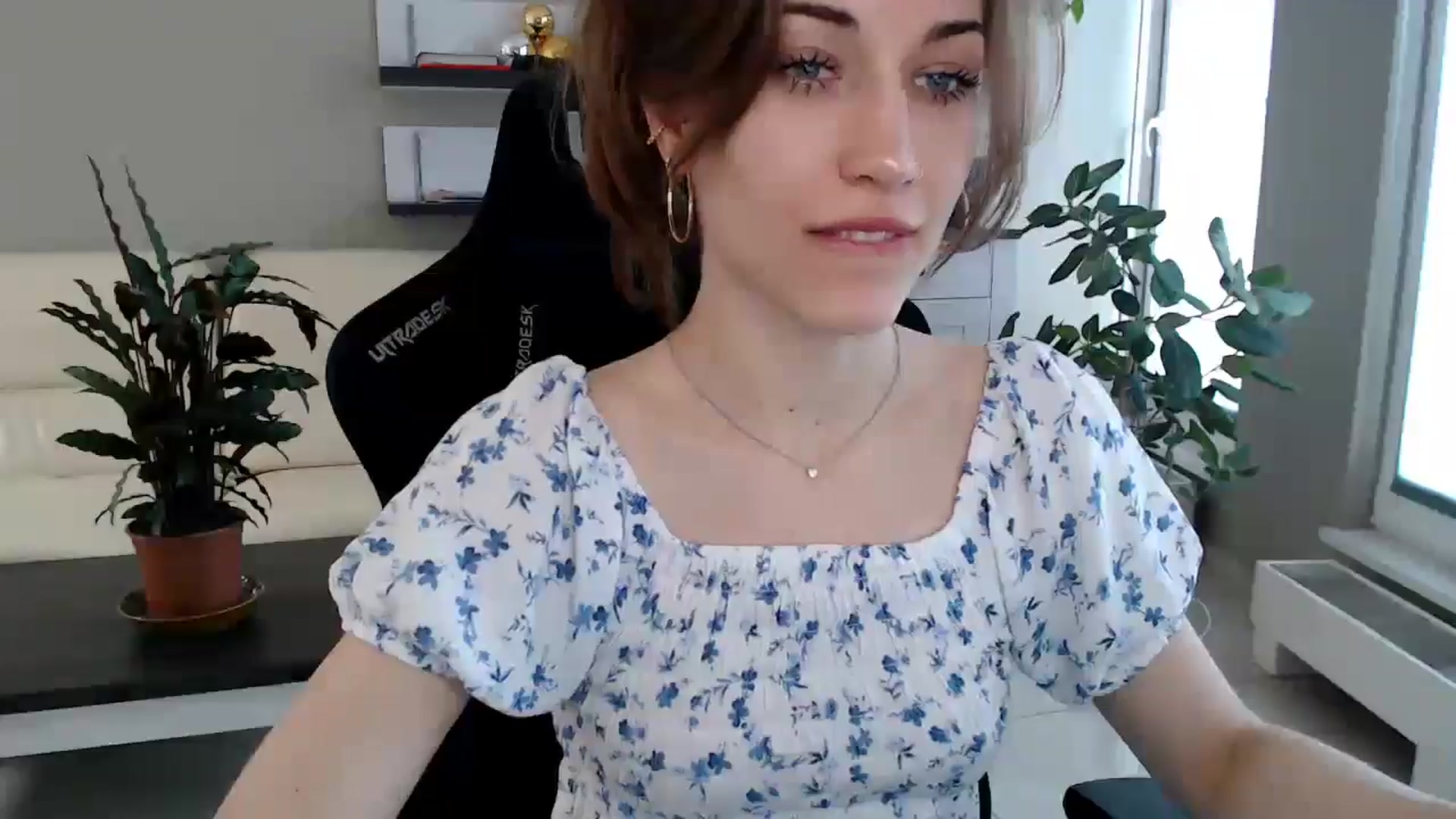 Gallery image thumbnail from GalaxyAnisia's myfreecams stream on, 04/08/2025, 13:25 image 5 of 20