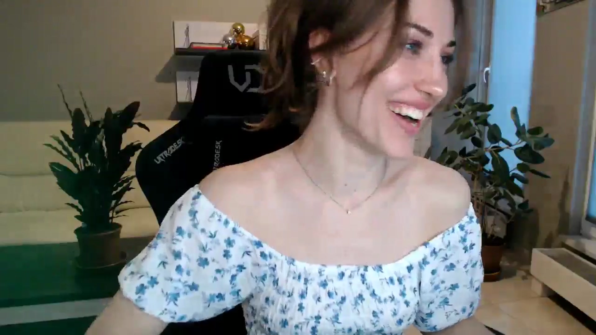 Gallery image thumbnail from GalaxyAnisia's myfreecams stream on, 04/08/2025, 17:56 image 2 of 20