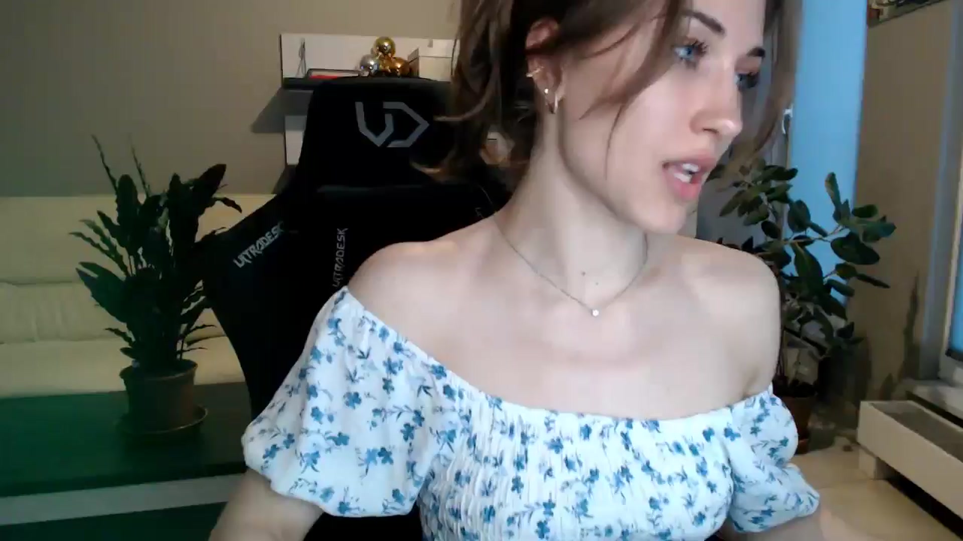 Gallery image thumbnail from GalaxyAnisia's myfreecams stream on, 04/08/2025, 17:56 image 4 of 20