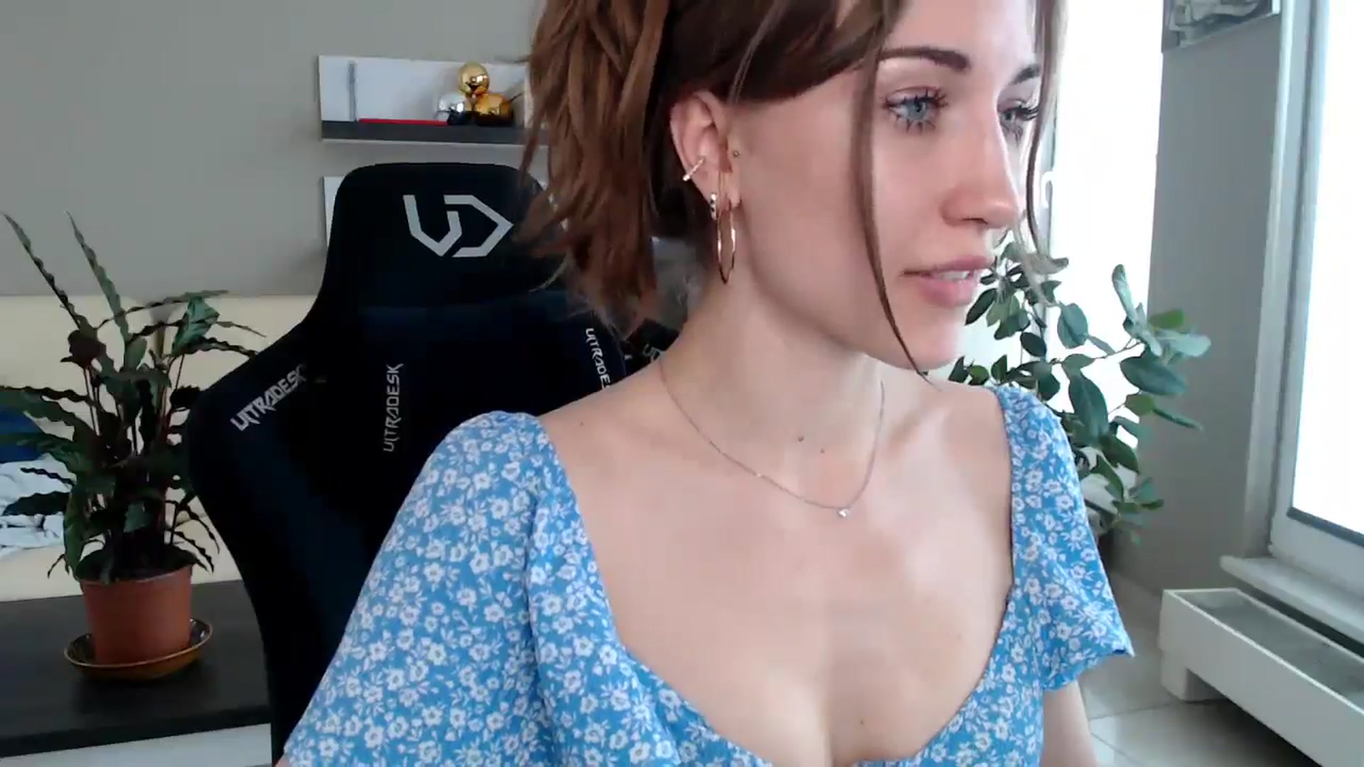 Gallery image thumbnail from GalaxyAnisia's myfreecams stream on, 04/09/2025, 14:09 image 8 of 20
